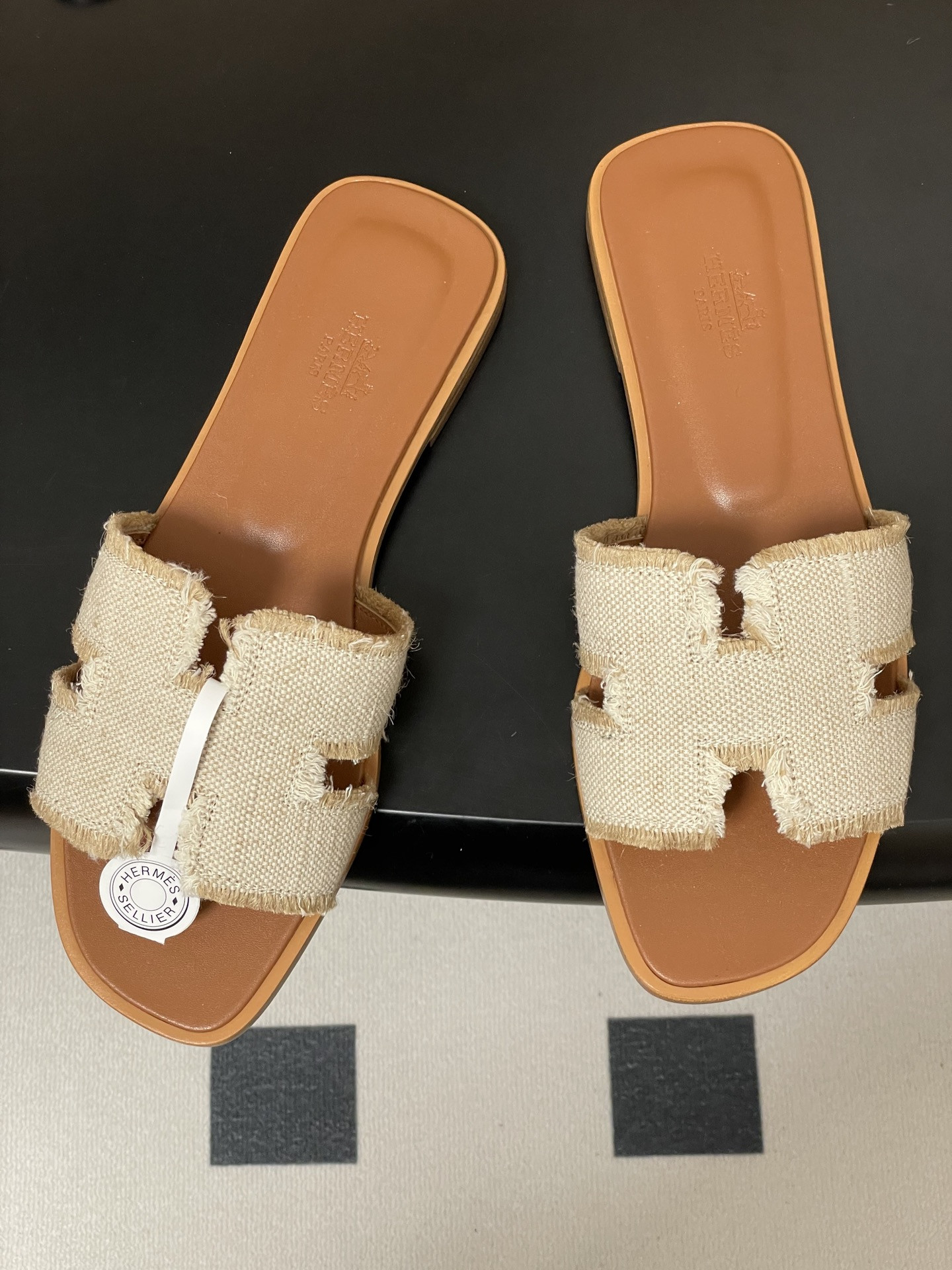 UA Hermès Oran Sandal