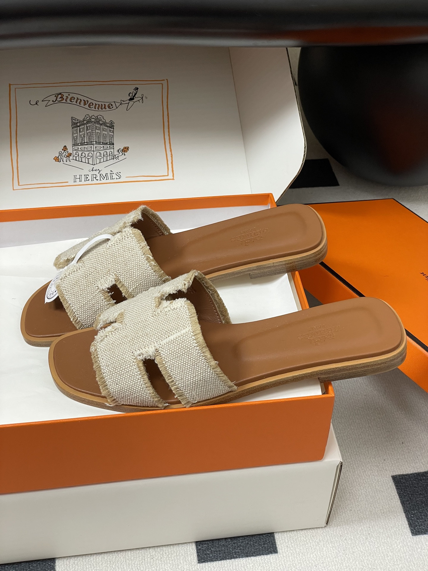 UA Hermès Oran Sandal