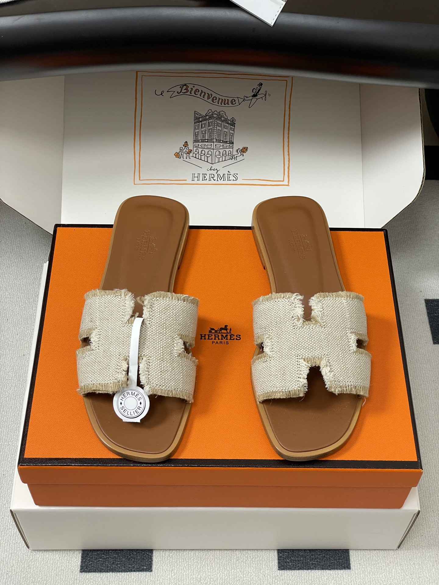 UA Hermès Oran Sandal