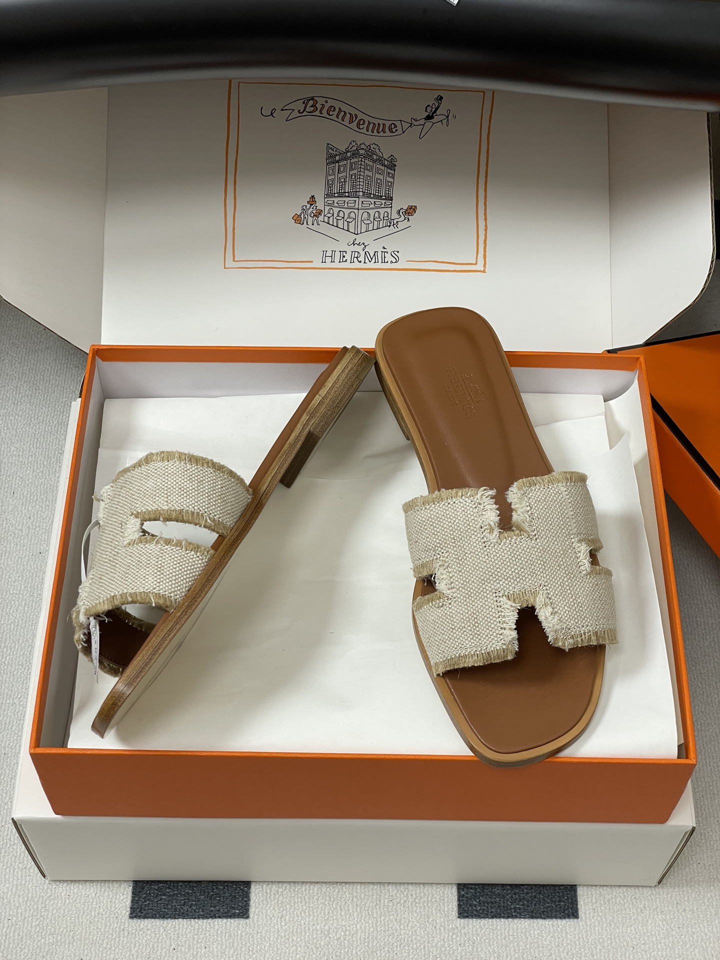 UA Hermès Oran Sandal
