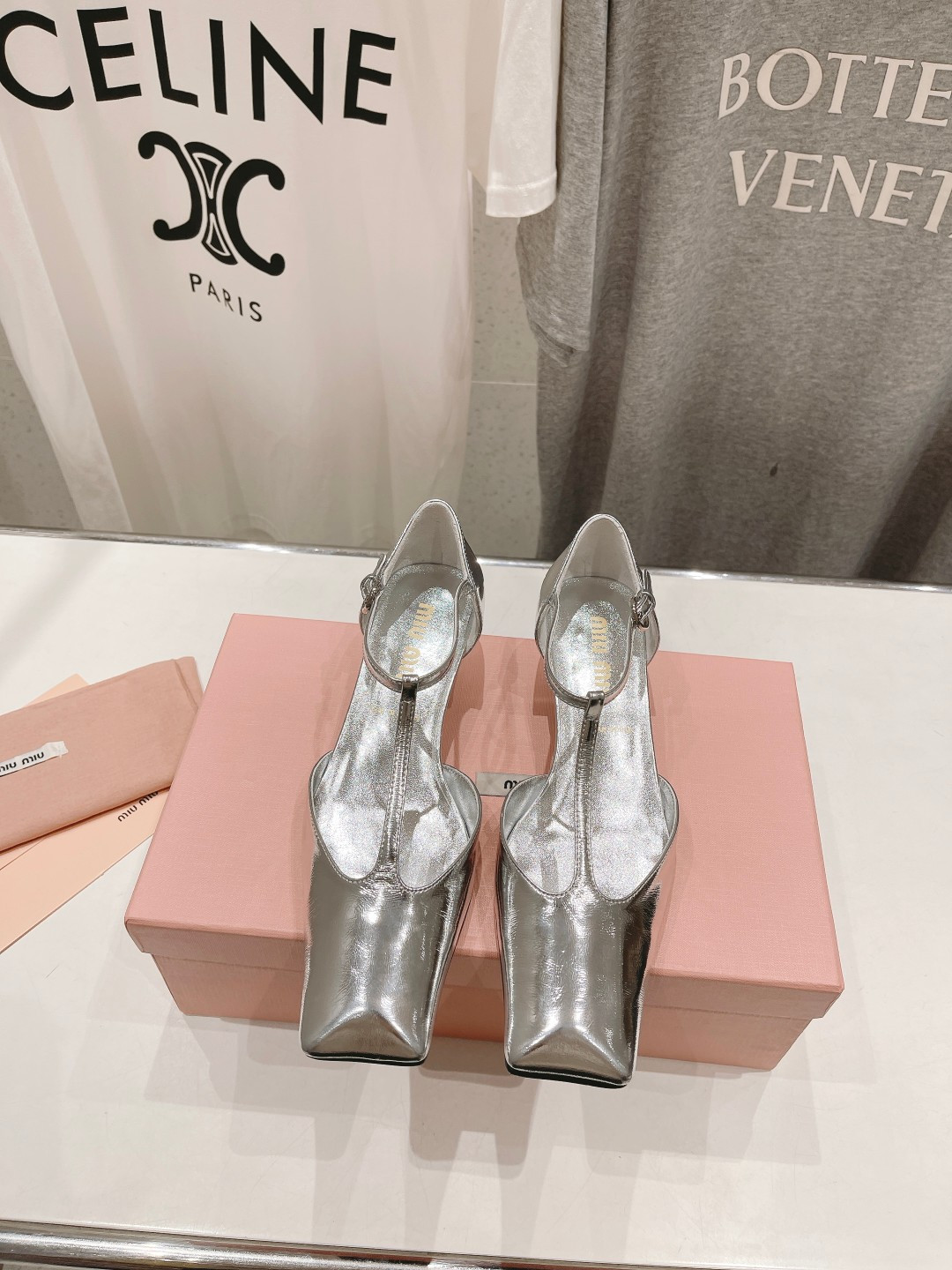 UA Miu Miu Square-toe T-strap Low-heeled Shoes