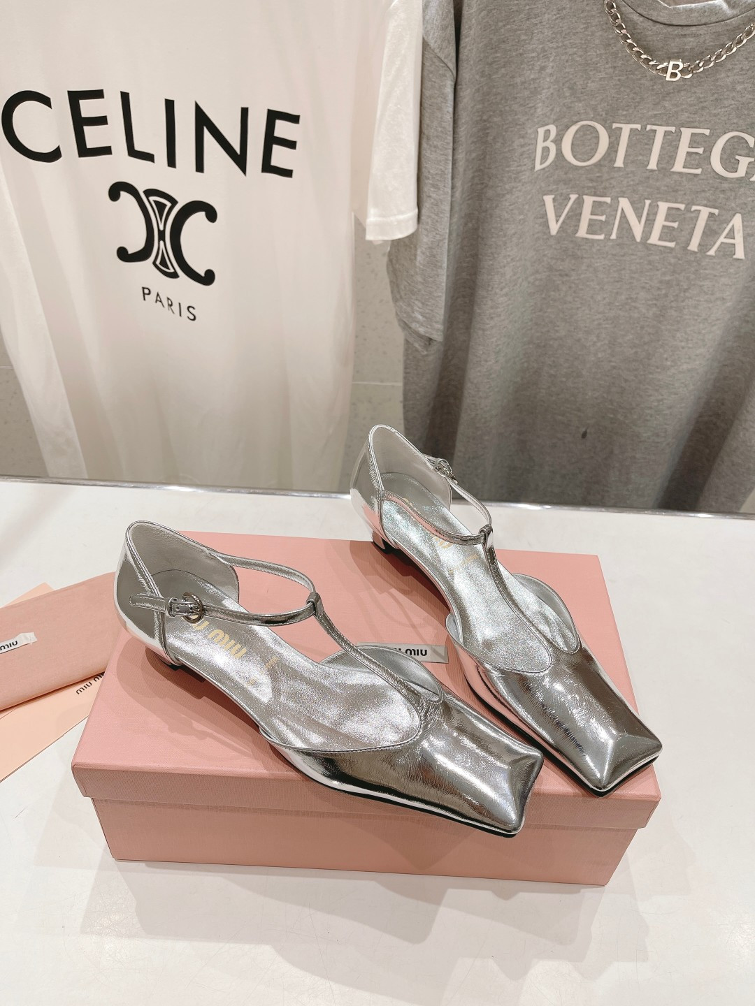 UA Miu Miu Square-toe T-strap Low-heeled Shoes