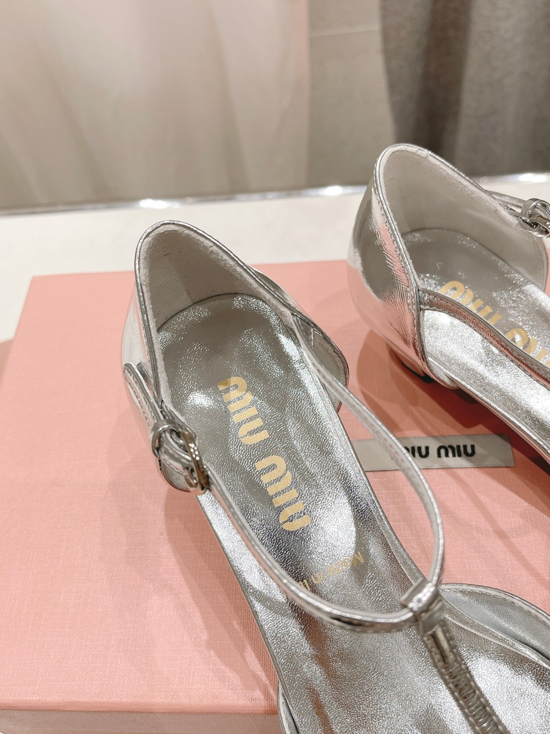 UA Miu Miu Square-toe T-strap Low-heeled Shoes