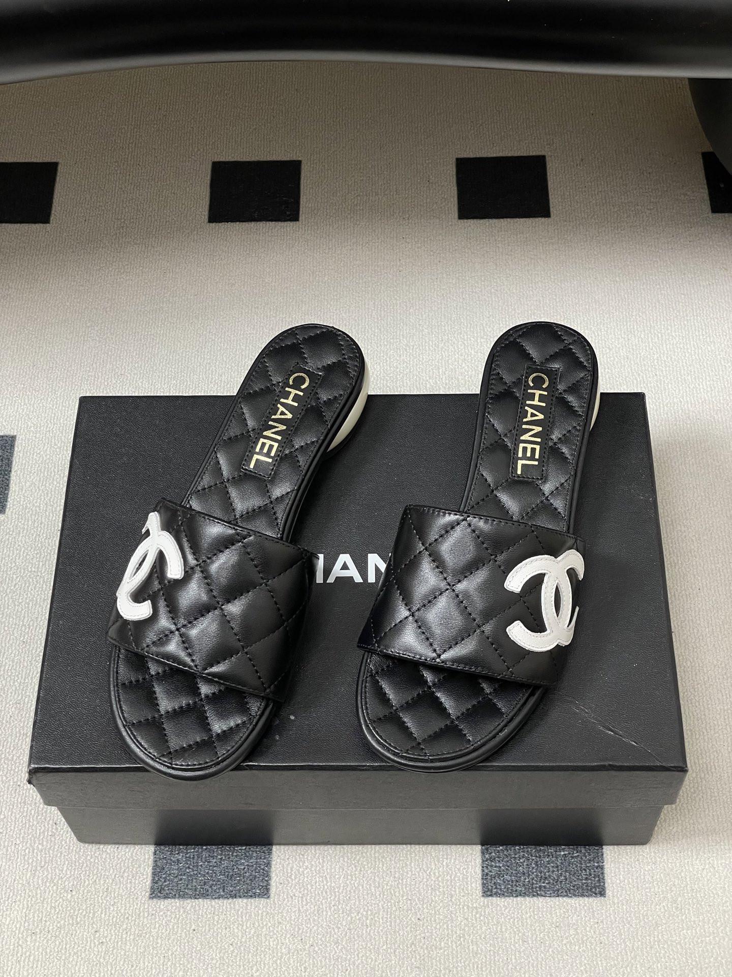 ua Ch**el slides