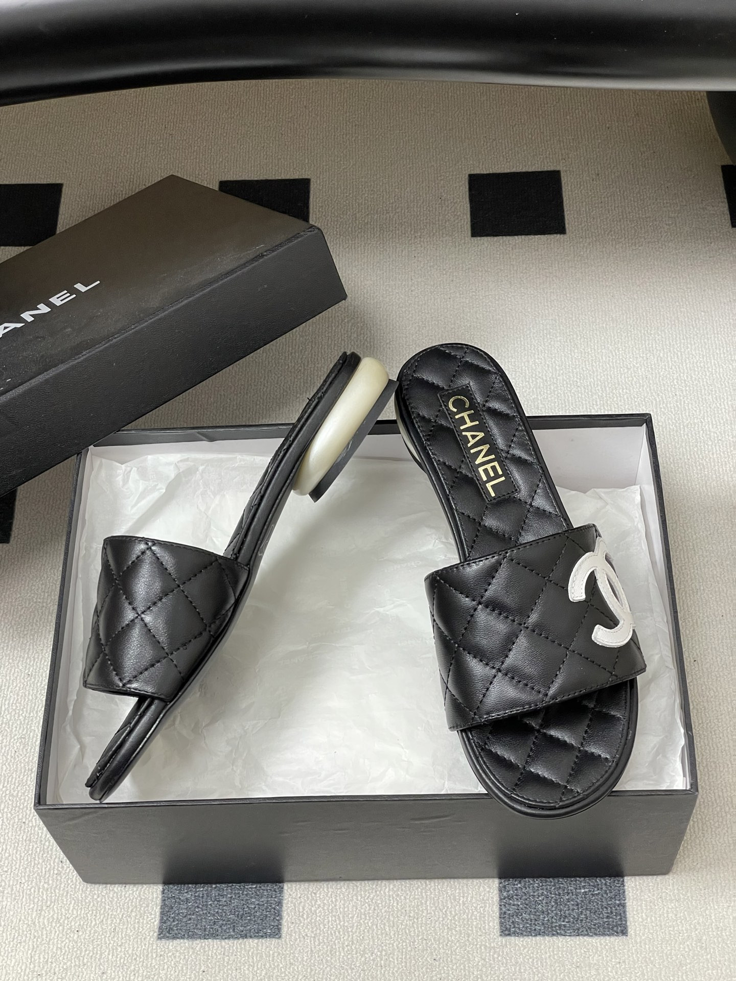 ua Ch**el slides