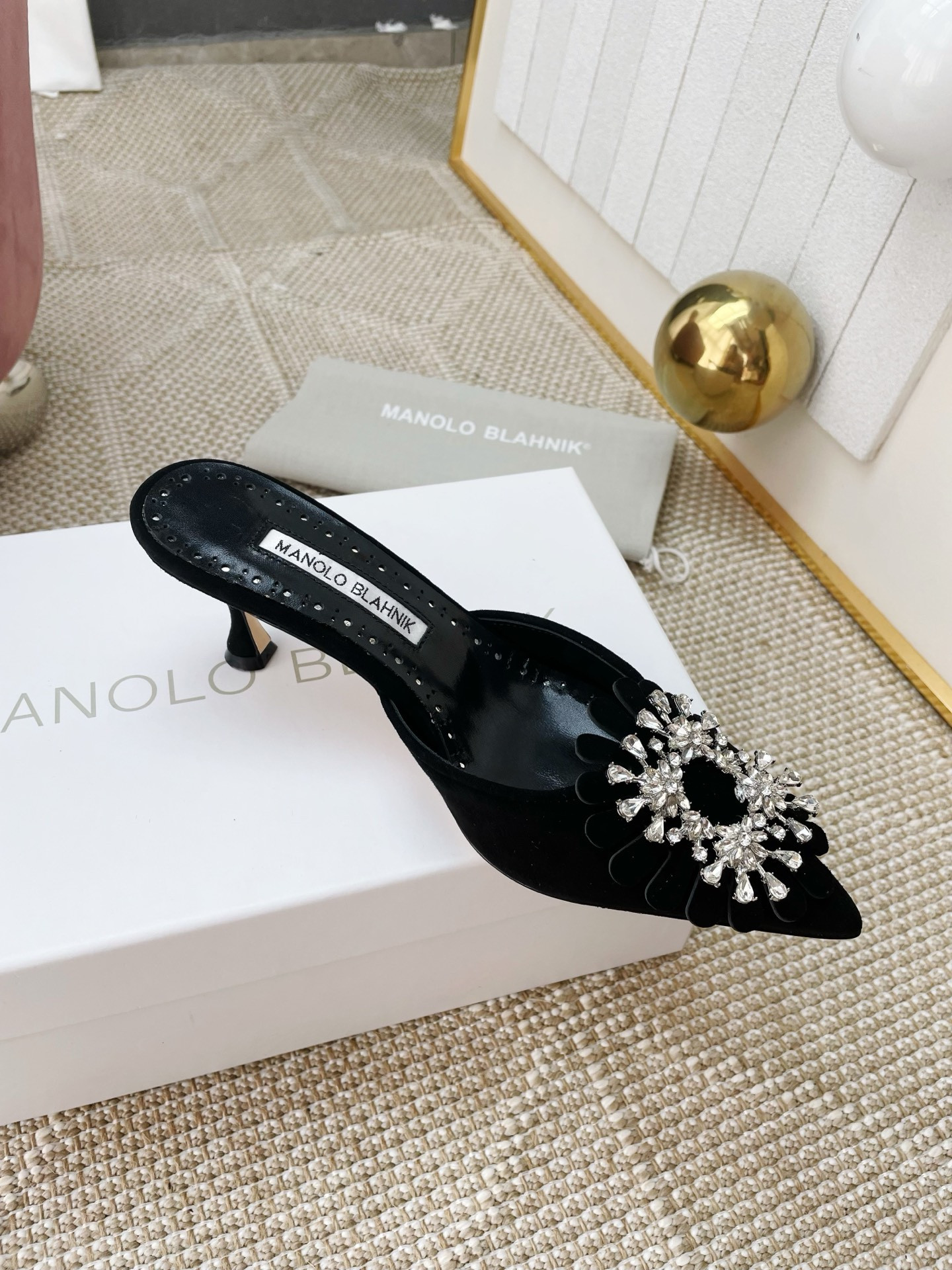 UA Manolo Blahnik Shogmu Mules 50mm