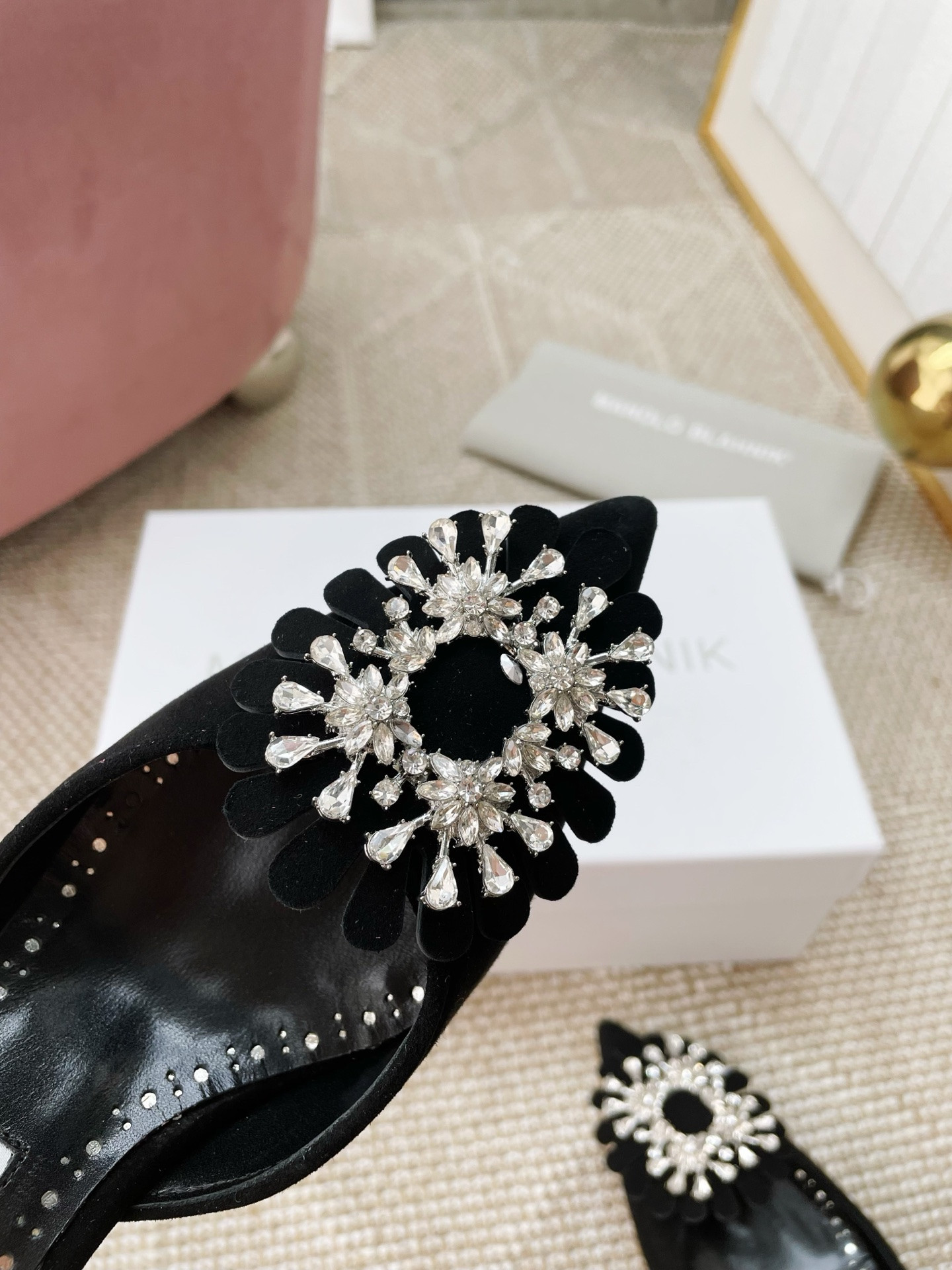 UA Manolo Blahnik Shogmu Mules 50mm