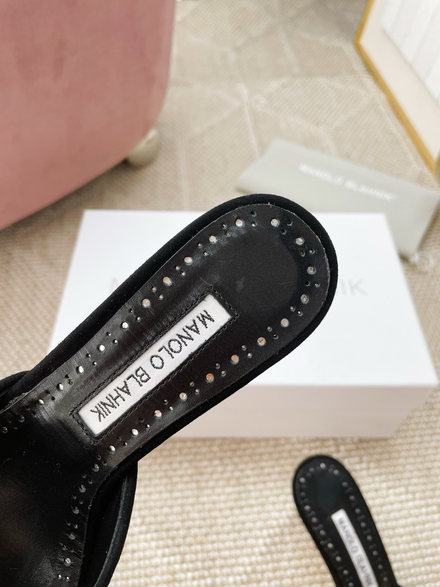 UA Manolo Blahnik Shogmu Mules 50mm