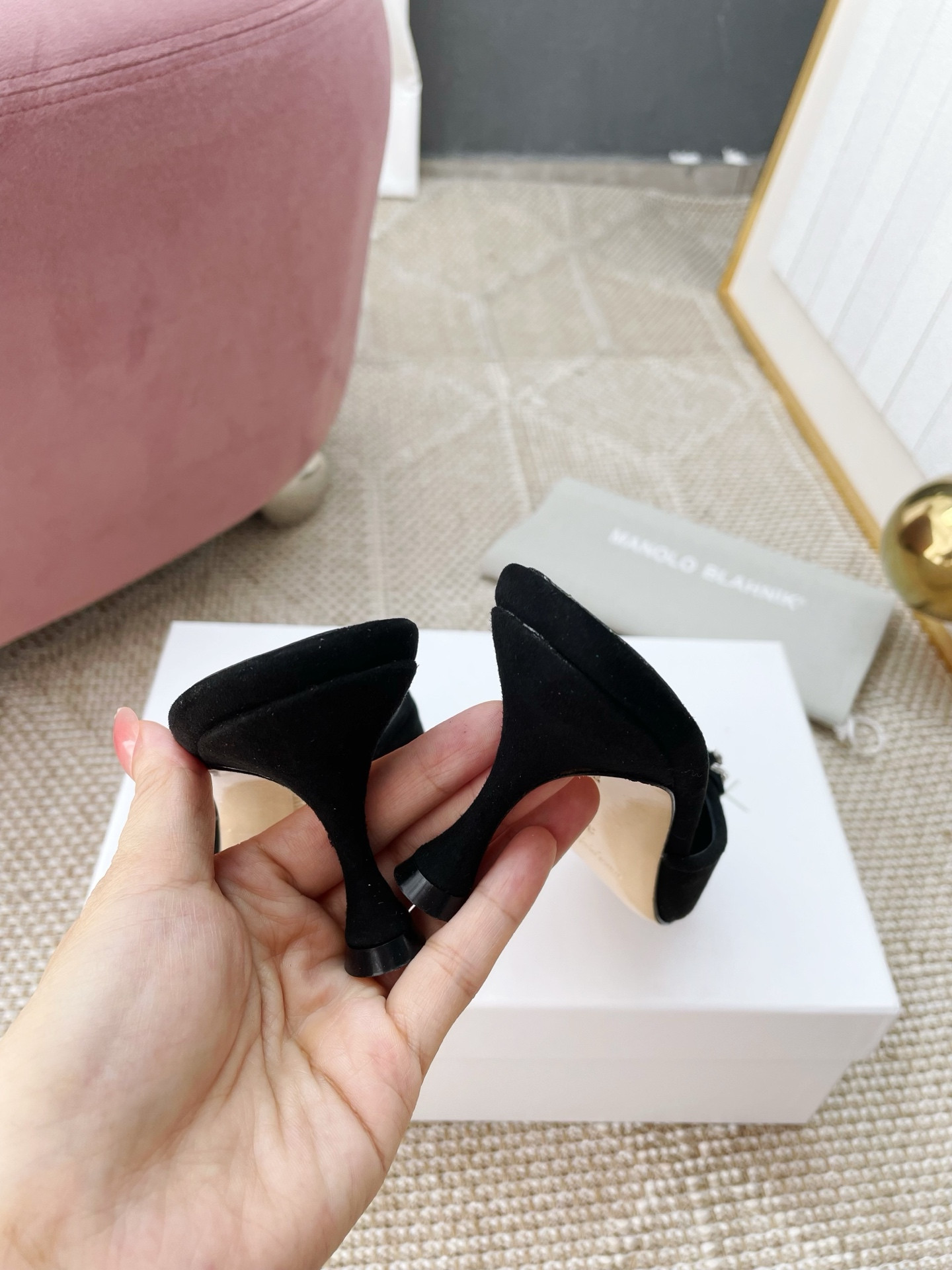 UA Manolo Blahnik Shogmu Mules 50mm