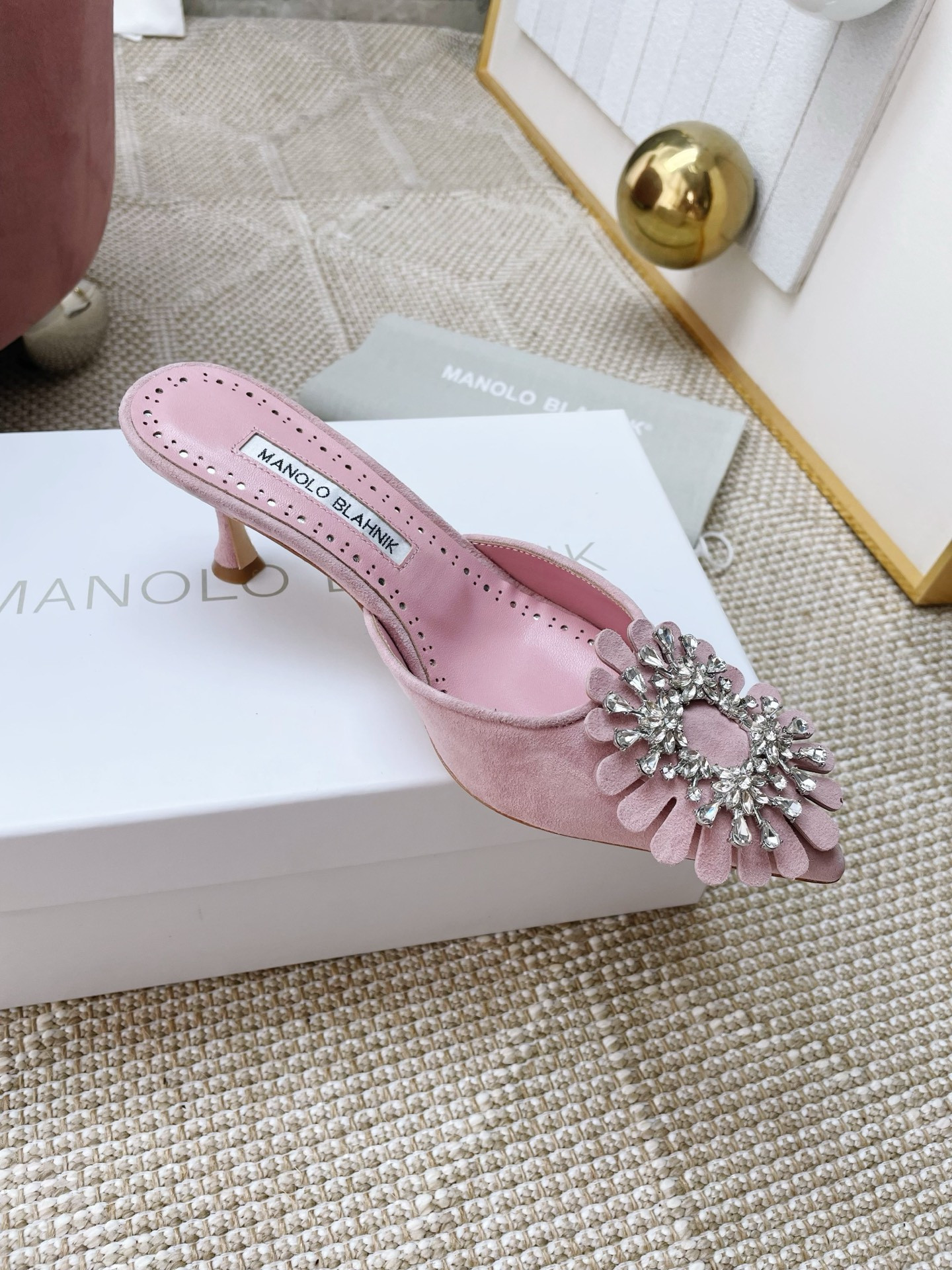 UA Manolo Blahnik Shogmu Mules 50mm