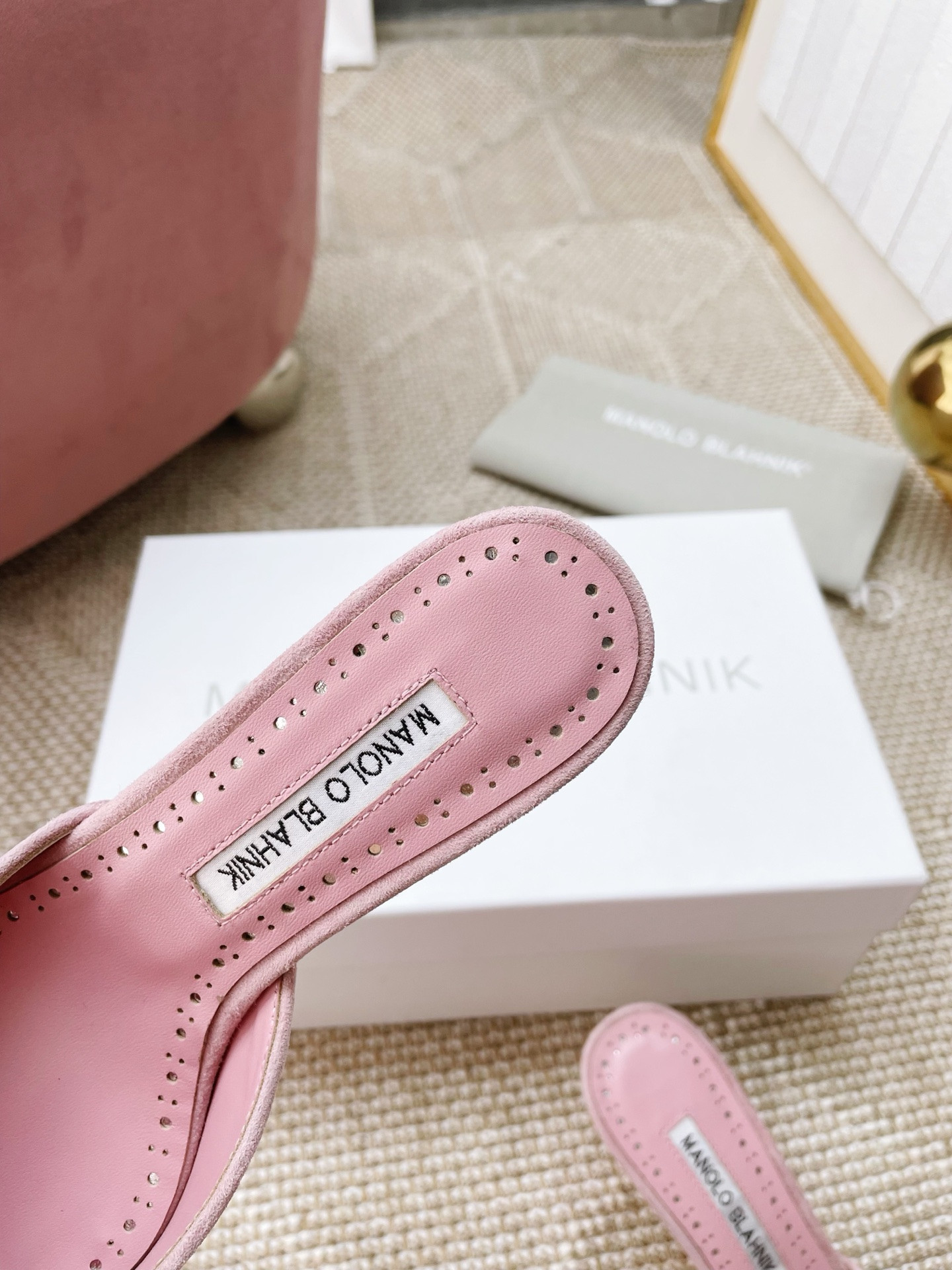 UA Manolo Blahnik Shogmu Mules 50mm