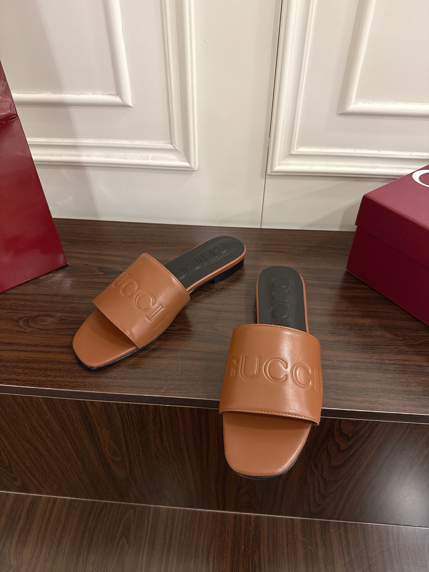 UA Gucci Slides