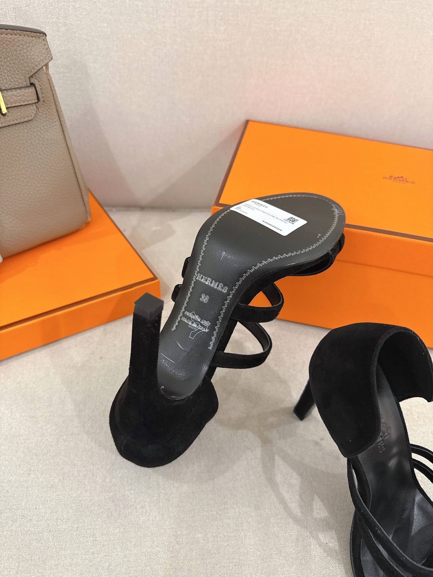 UA Hermès Lipstick 105 Sandal