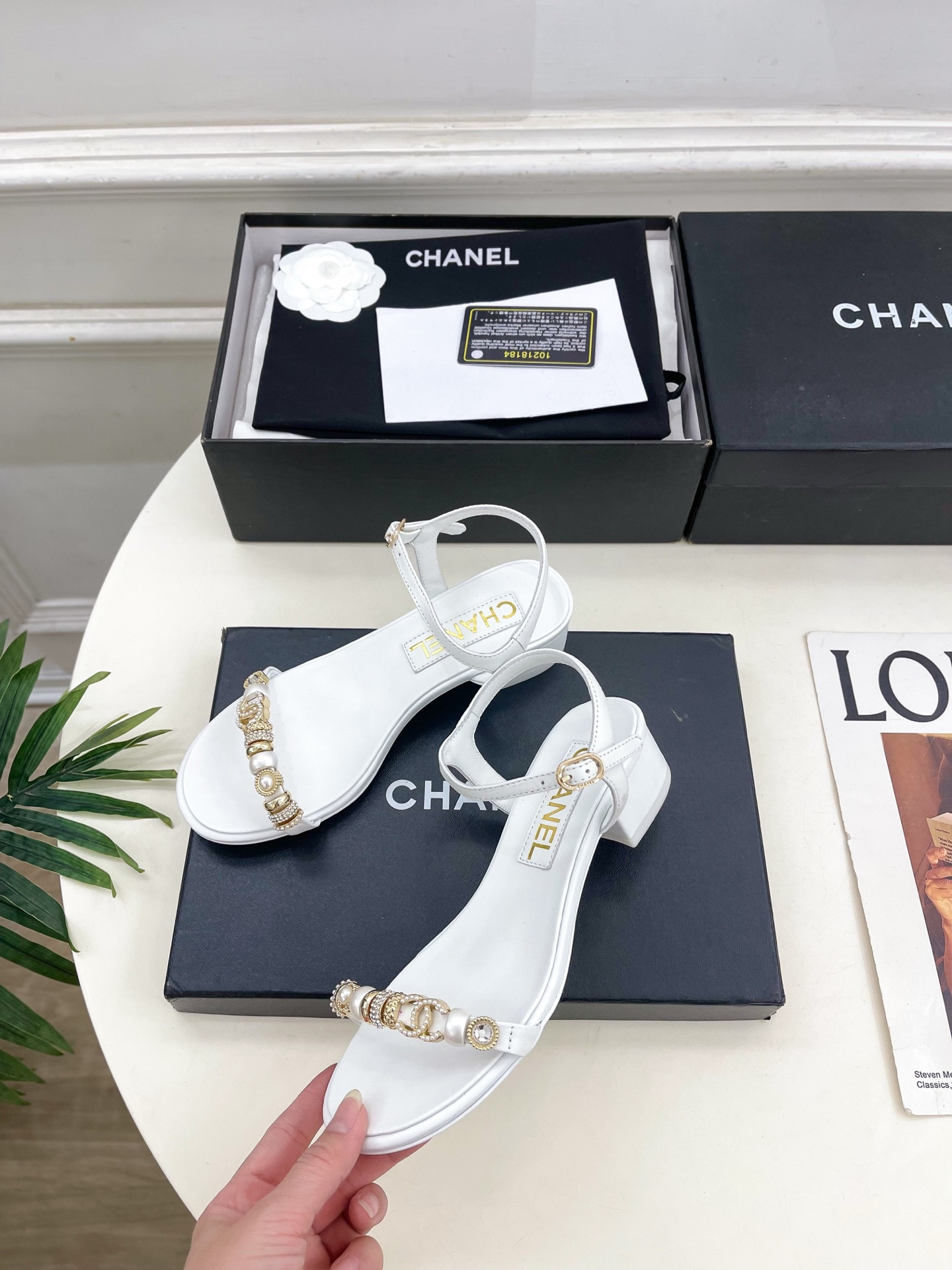 ua Ch**el sandals