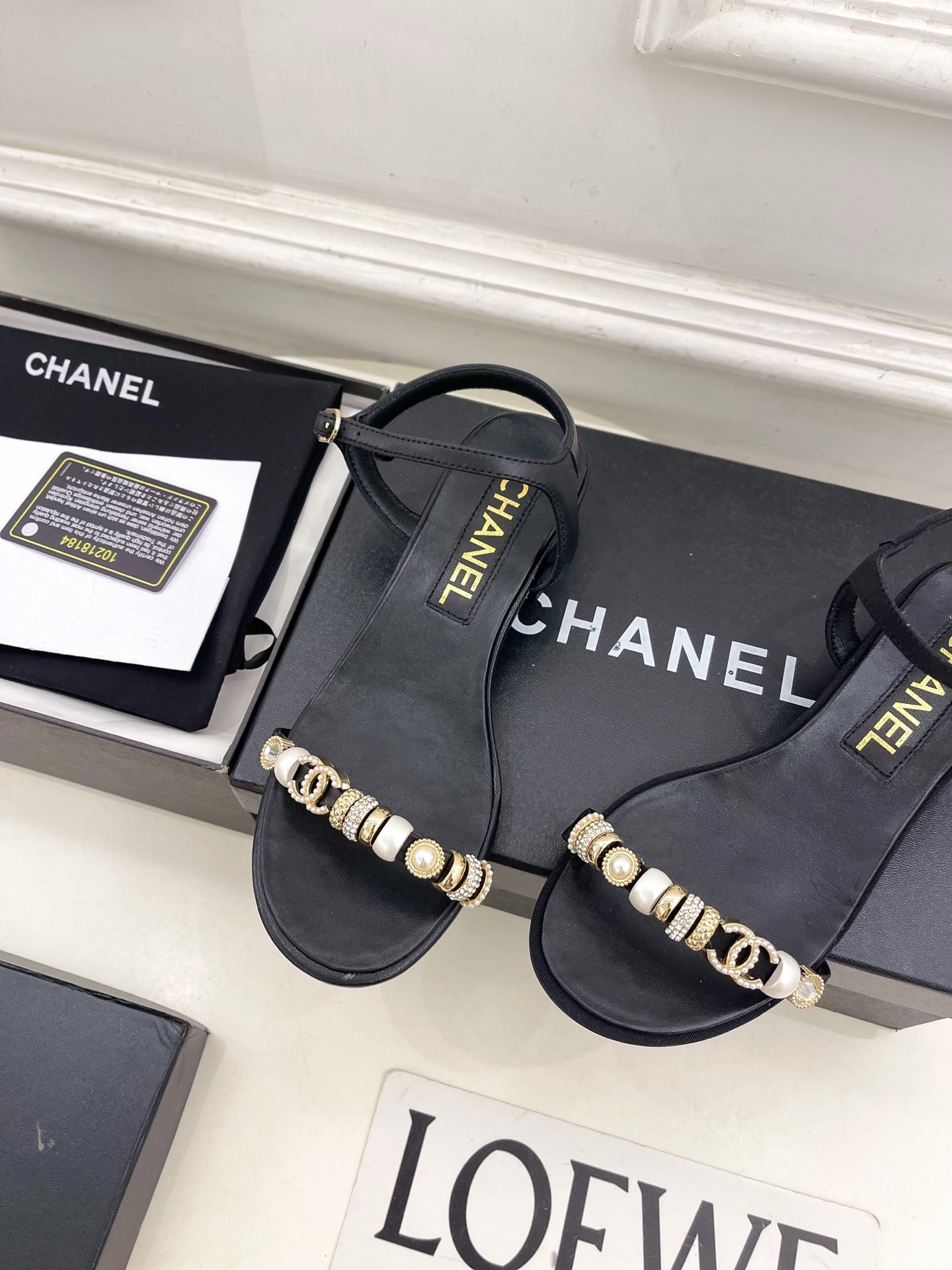 ua Ch**el sandals