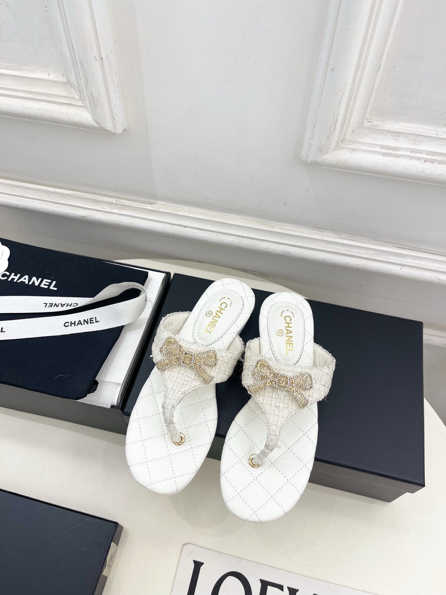 ua Ch**el thongs sandals