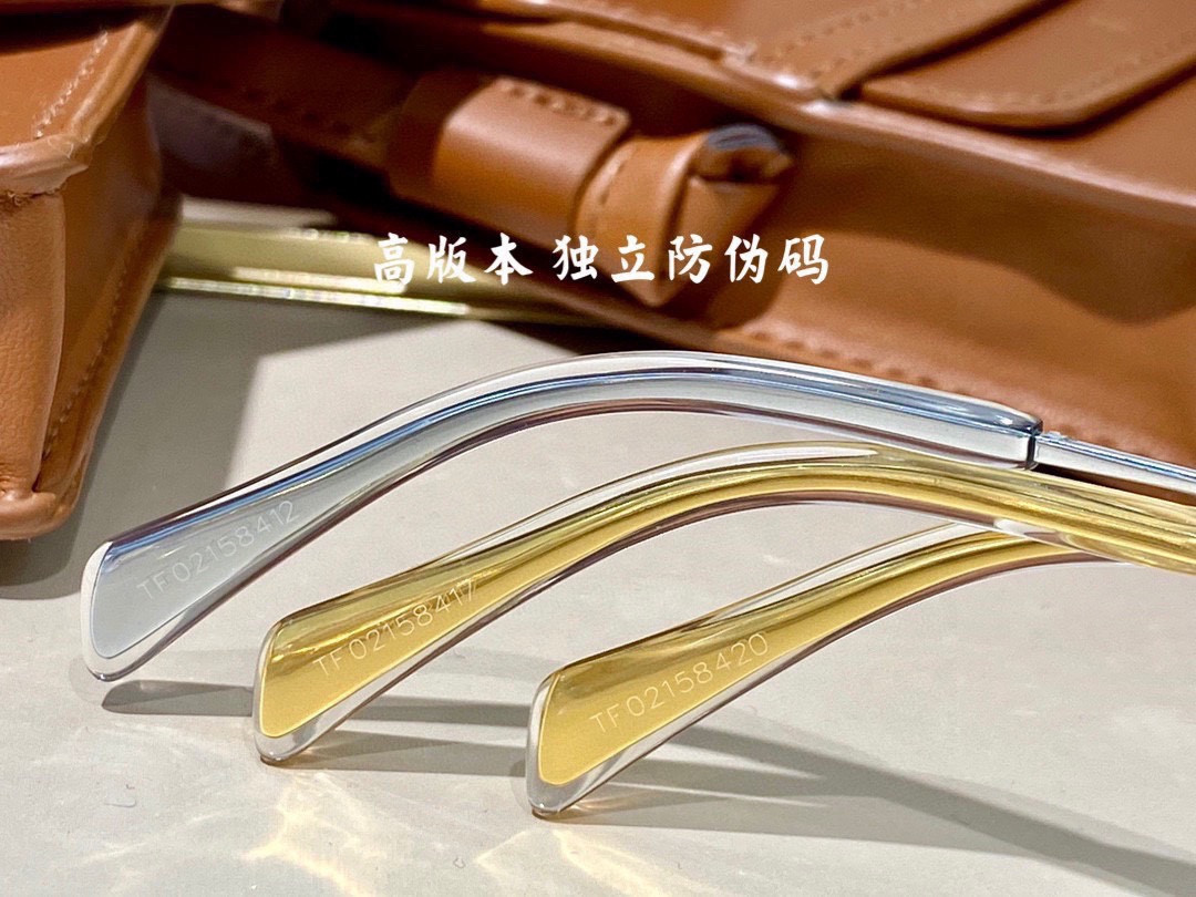 Celine Aviator Sunglasses CL40062 61-12-145