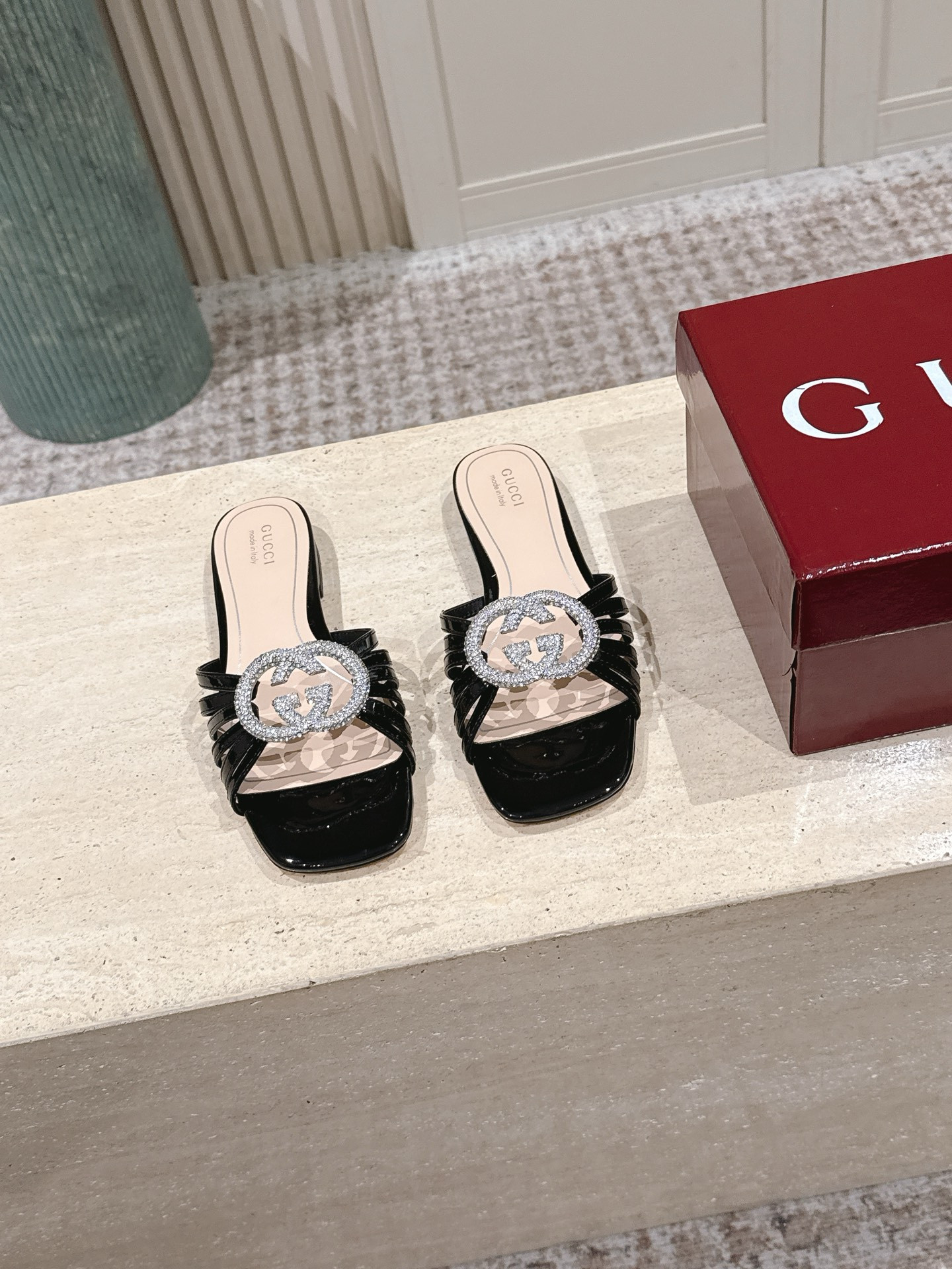 UA Gucci Slides