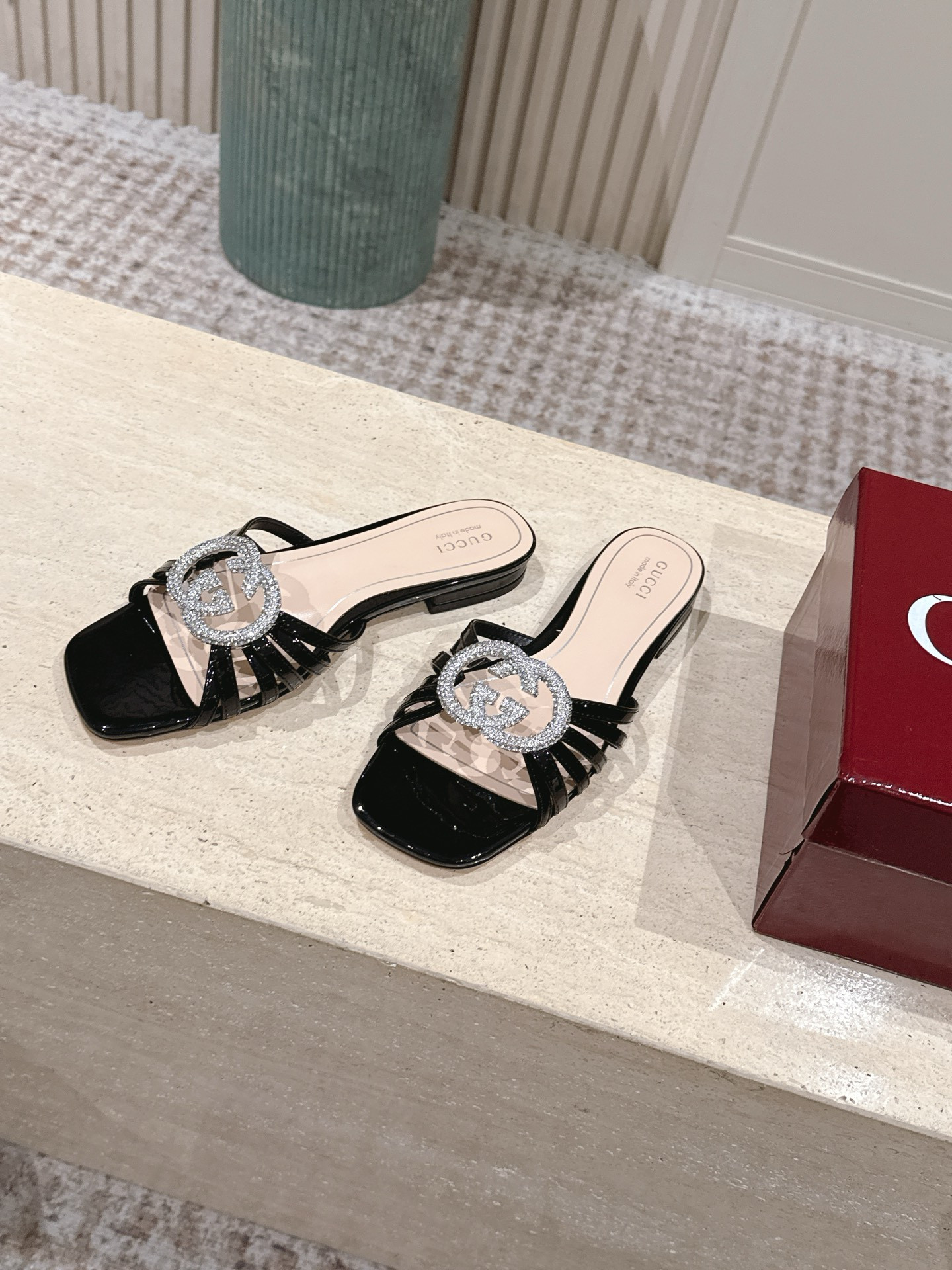 UA Gucci Slides