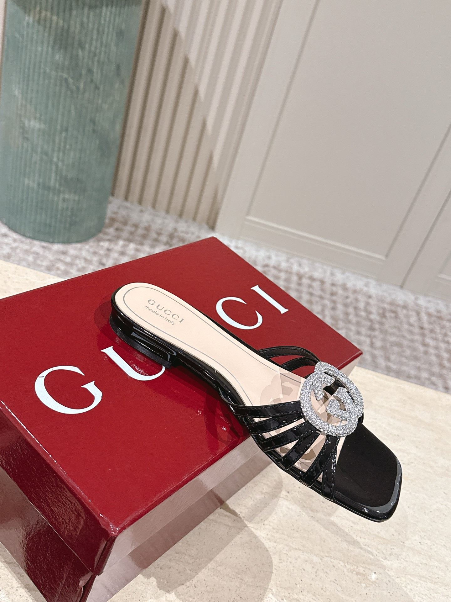UA Gucci Slides