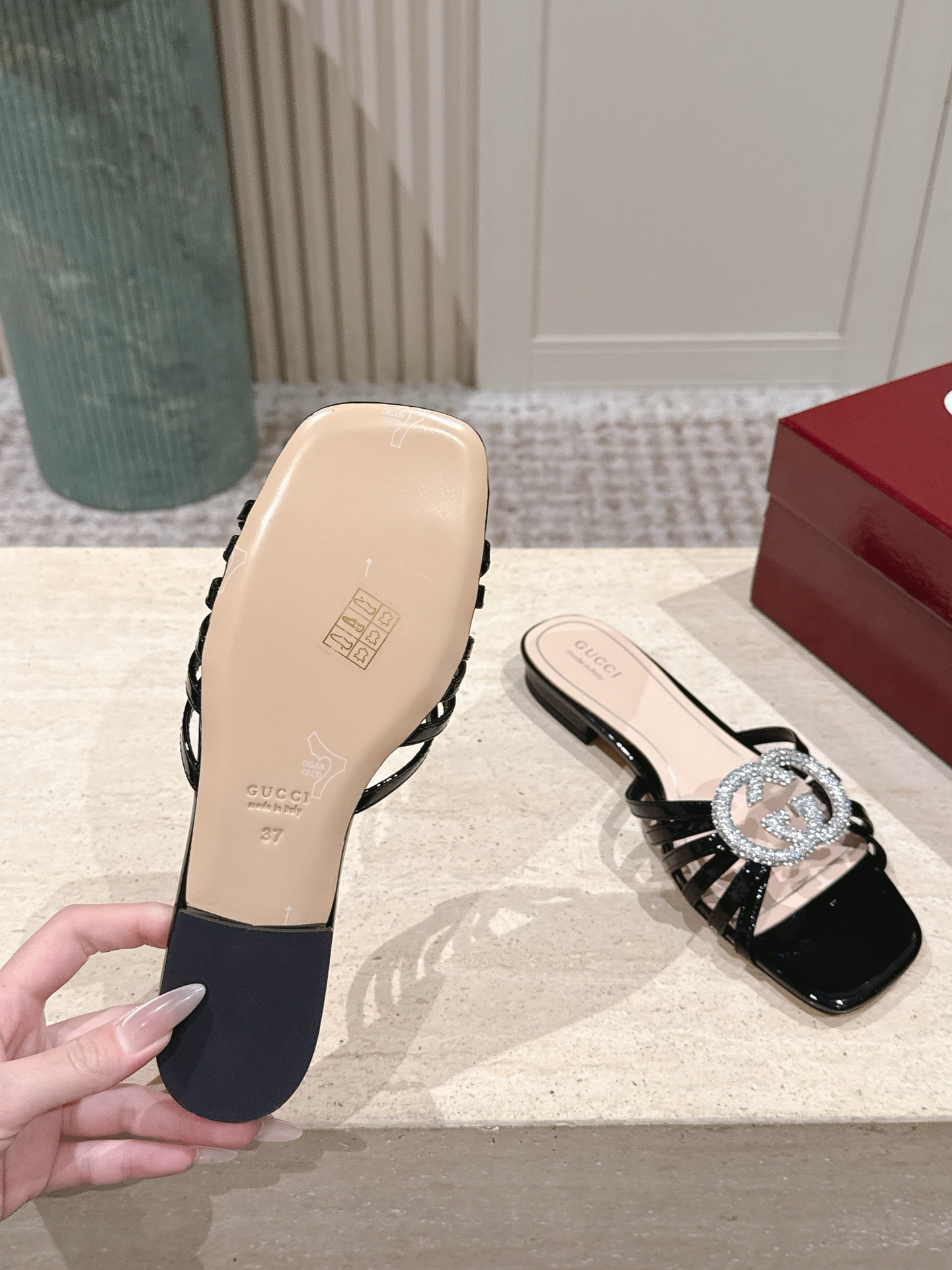 UA Gucci Slides
