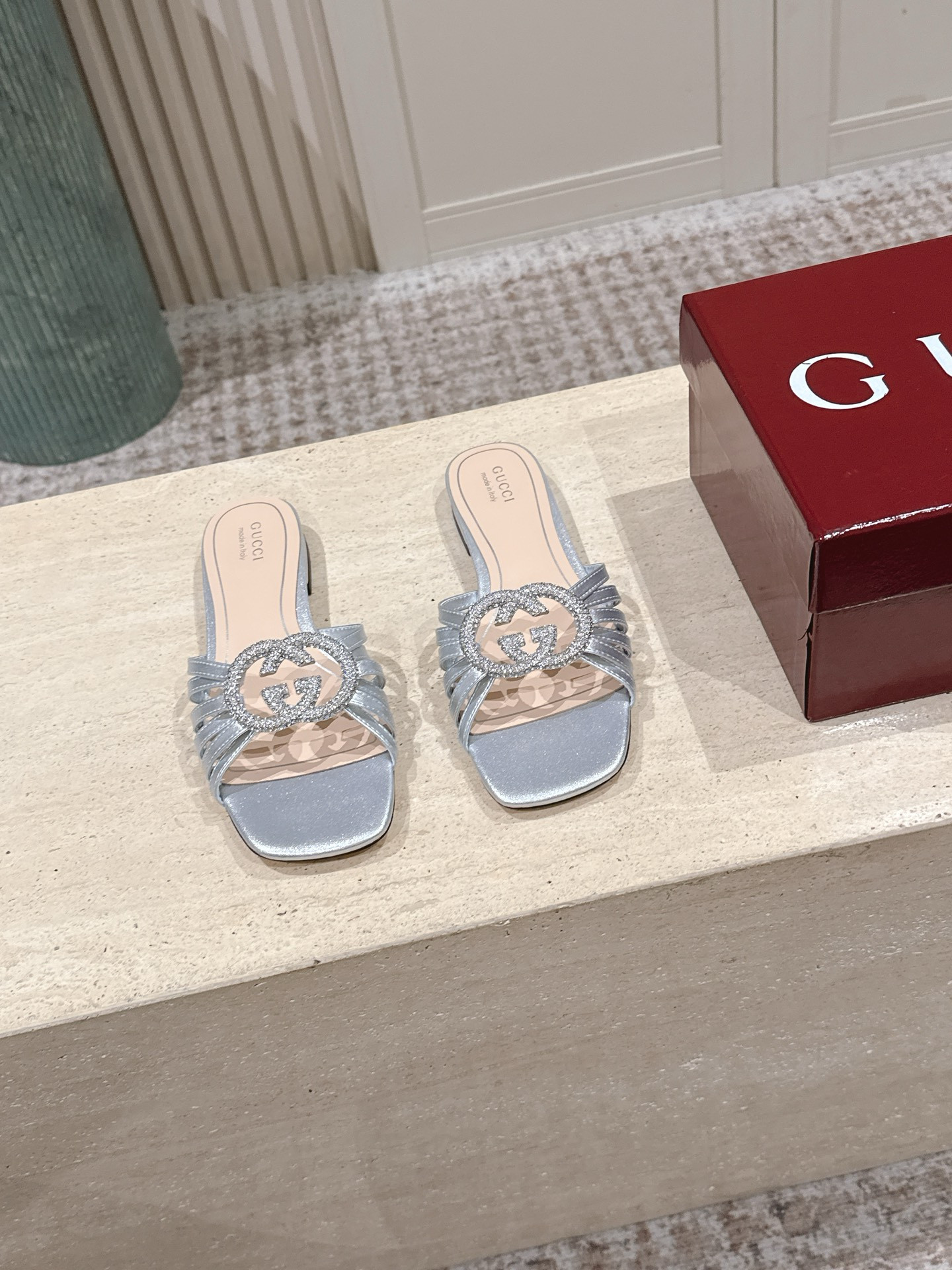 UA Gucci Slides