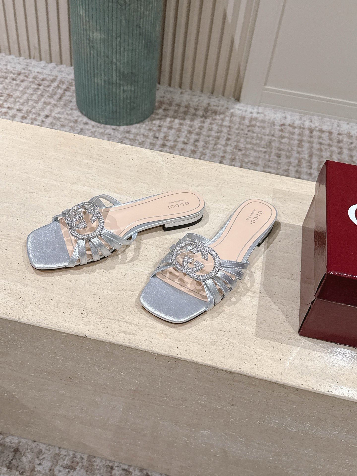 UA Gucci Slides