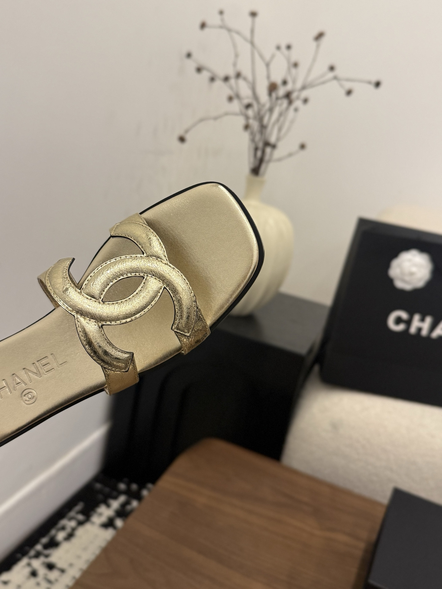 ua Ch**el honey slippers