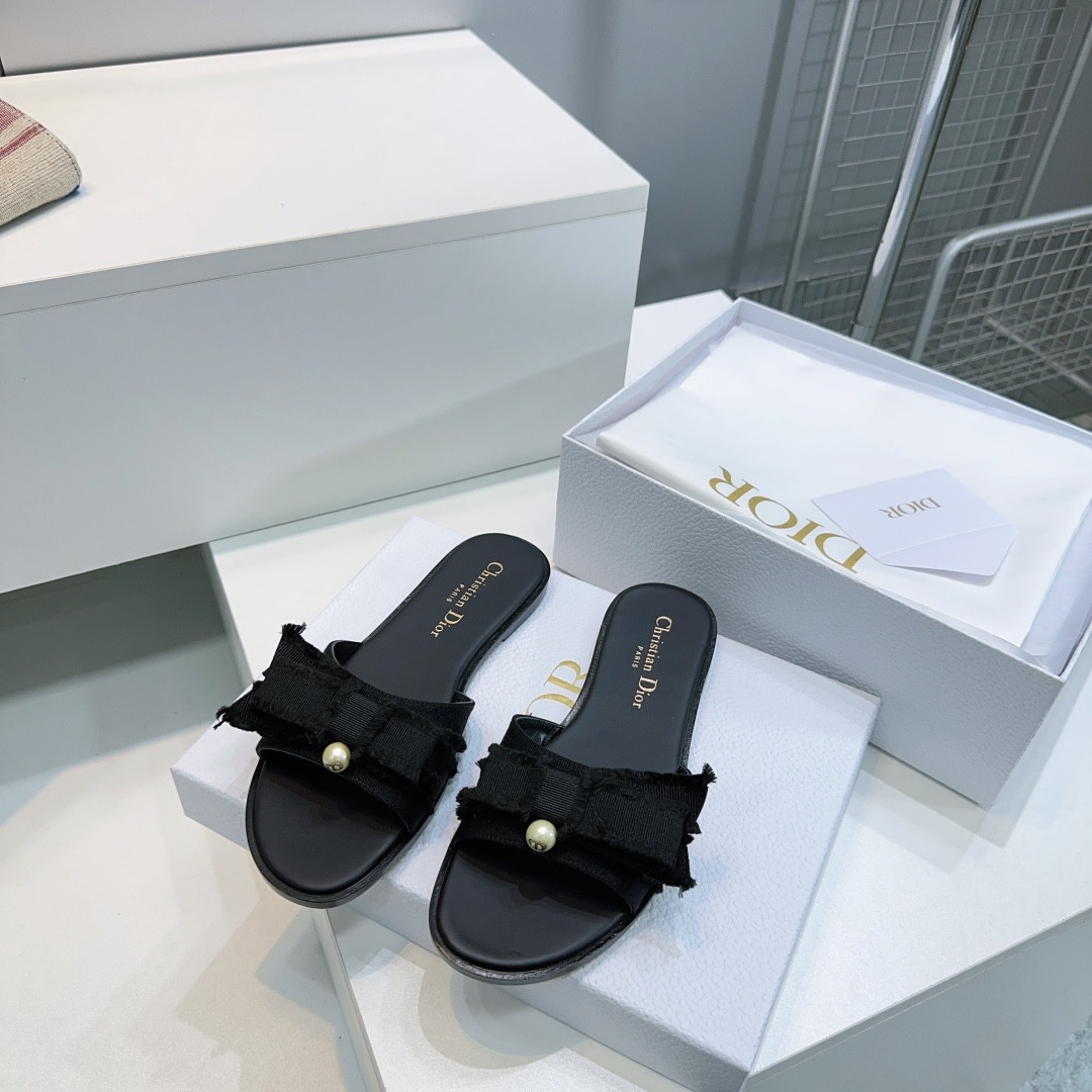 UA Dior Adiorable Slide
