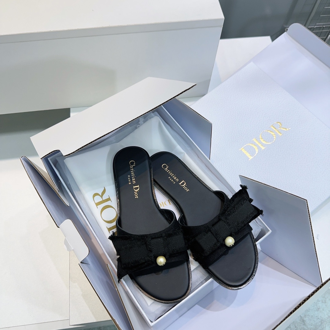 UA Dior Adiorable Slide