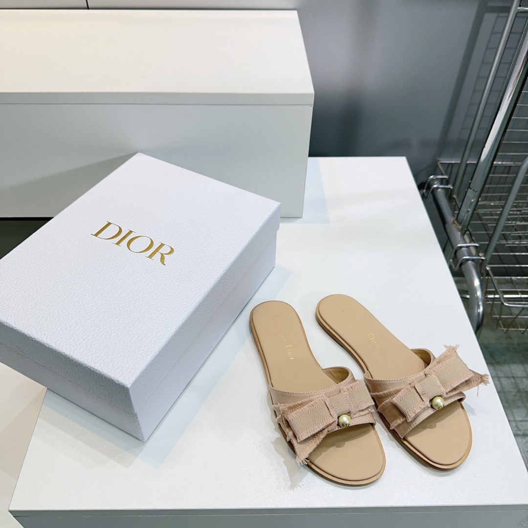 UA Dior Adiorable Slide