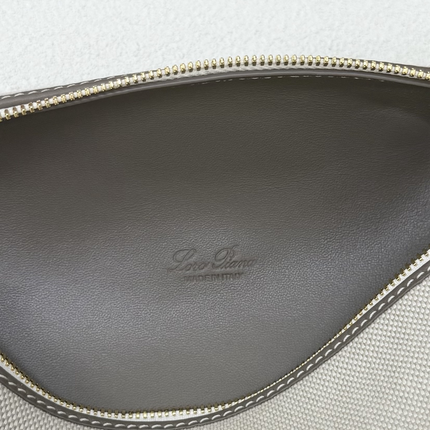 Loro Piana Extra Pocket L19 11 x 19 x 6.5 cm
