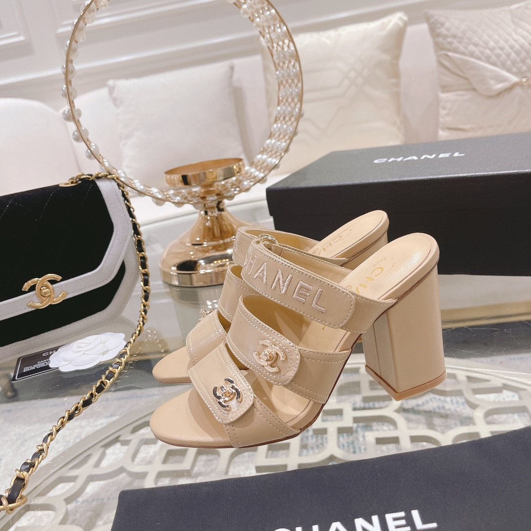 ua Ch**el sandal