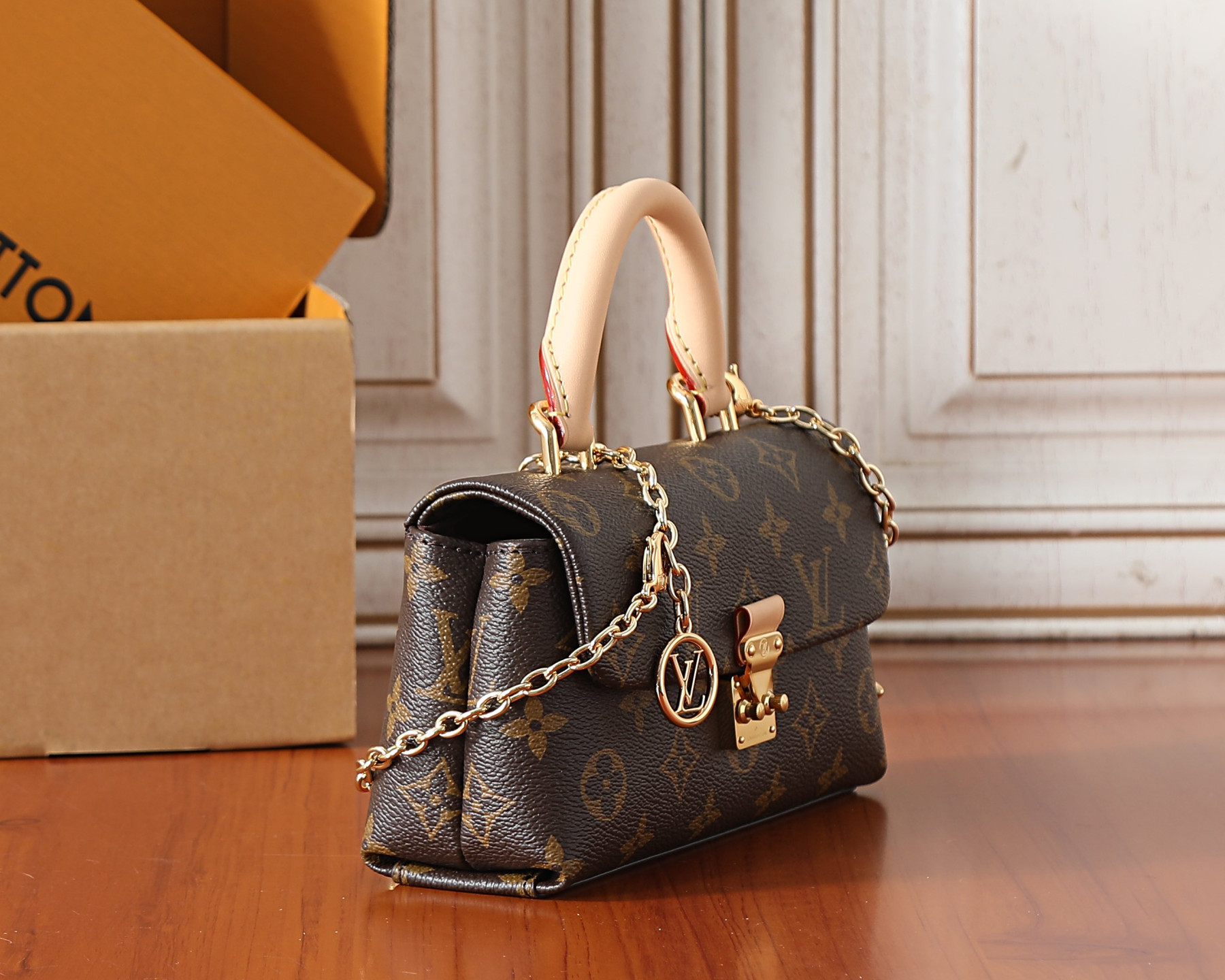 LV Nano Madeleine M28426 21x12.5x6cm