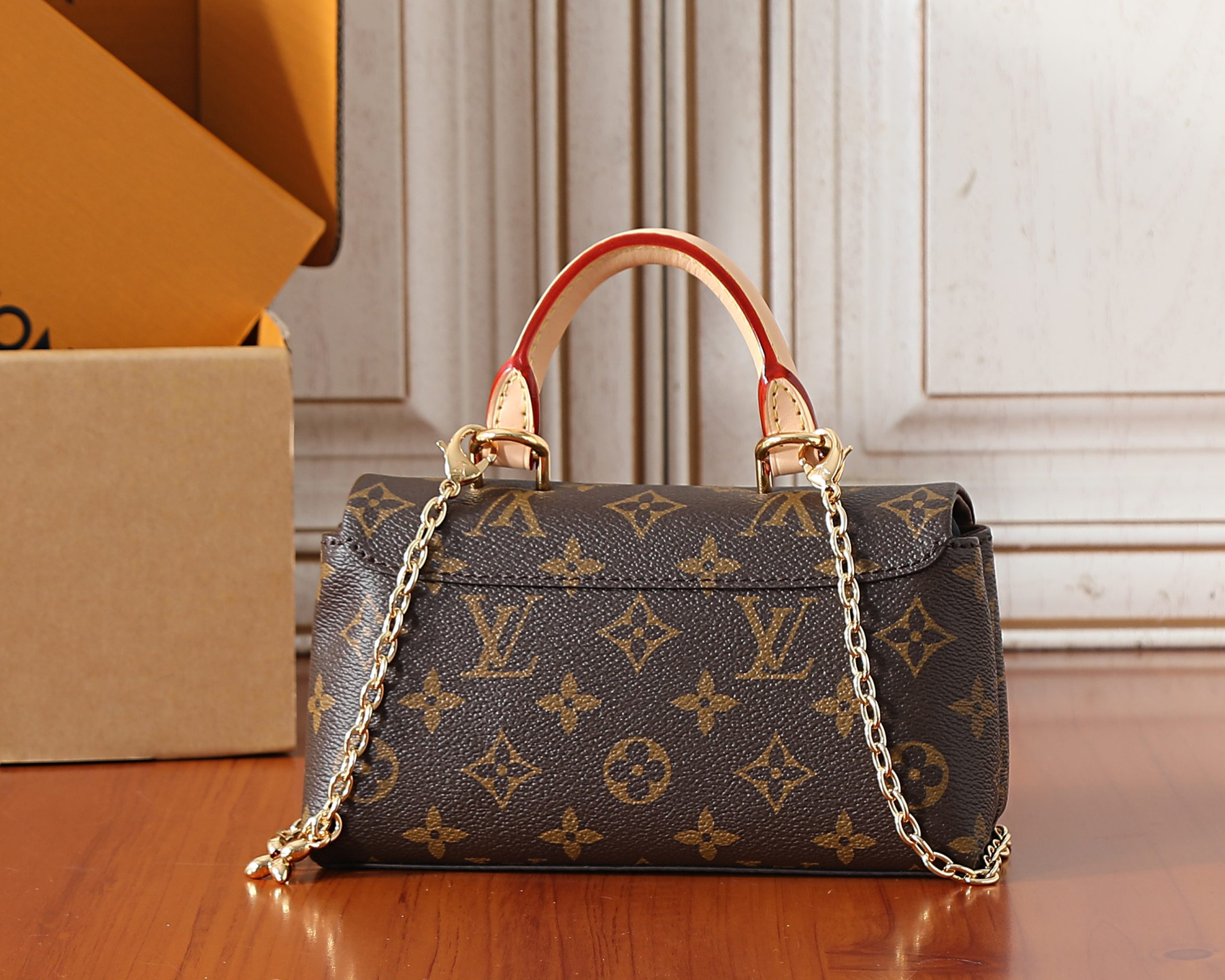 LV Nano Madeleine M28426 21x12.5x6cm