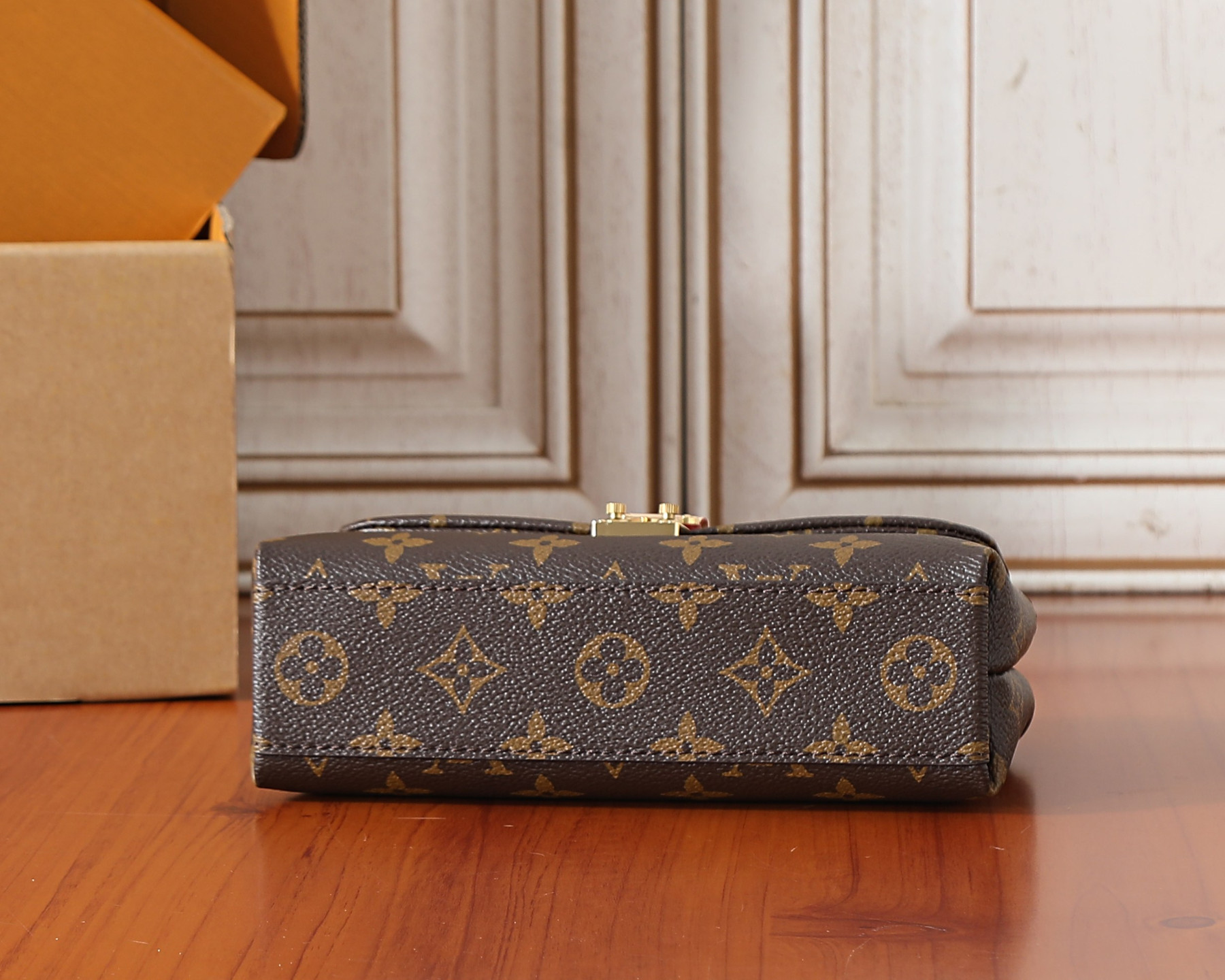 LV Nano Madeleine M28426 21x12.5x6cm