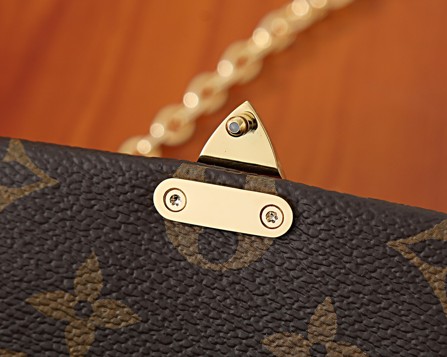 LV Nano Madeleine M28426 21x12.5x6cm