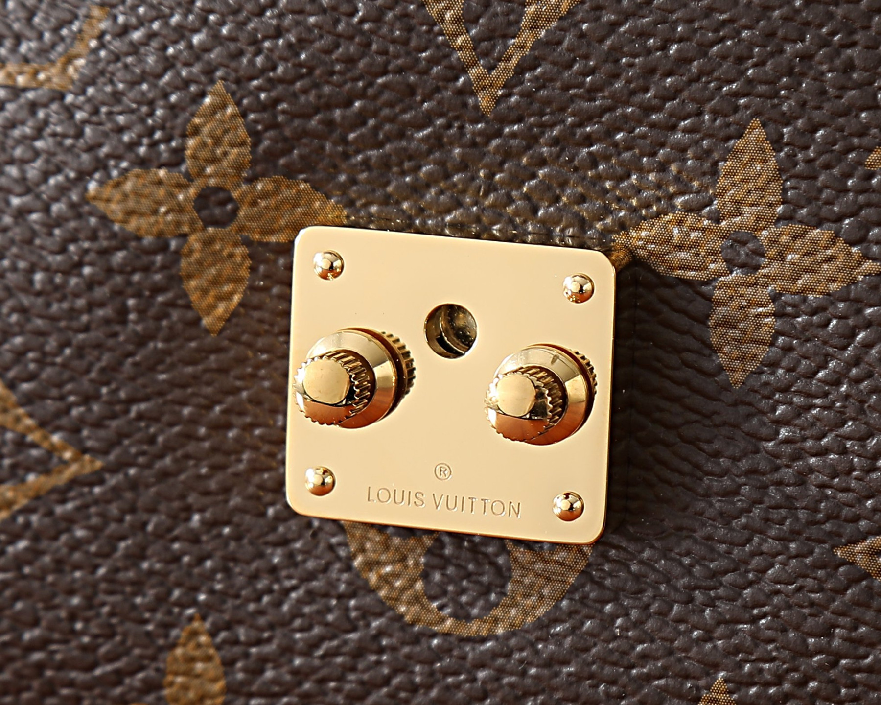 LV Nano Madeleine M28426 21x12.5x6cm