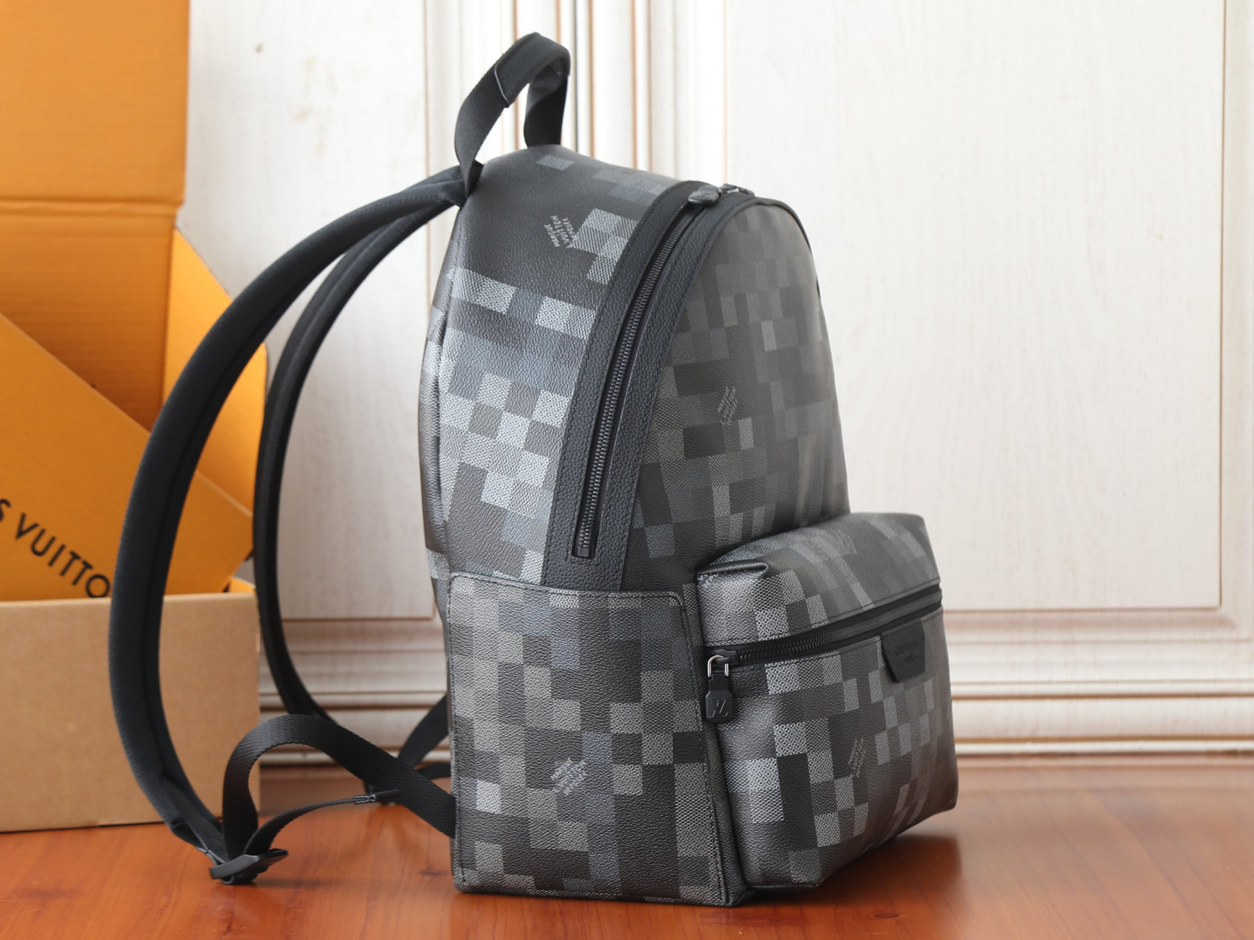 LV Discovery Backpack PM M28789 31x42x17cm