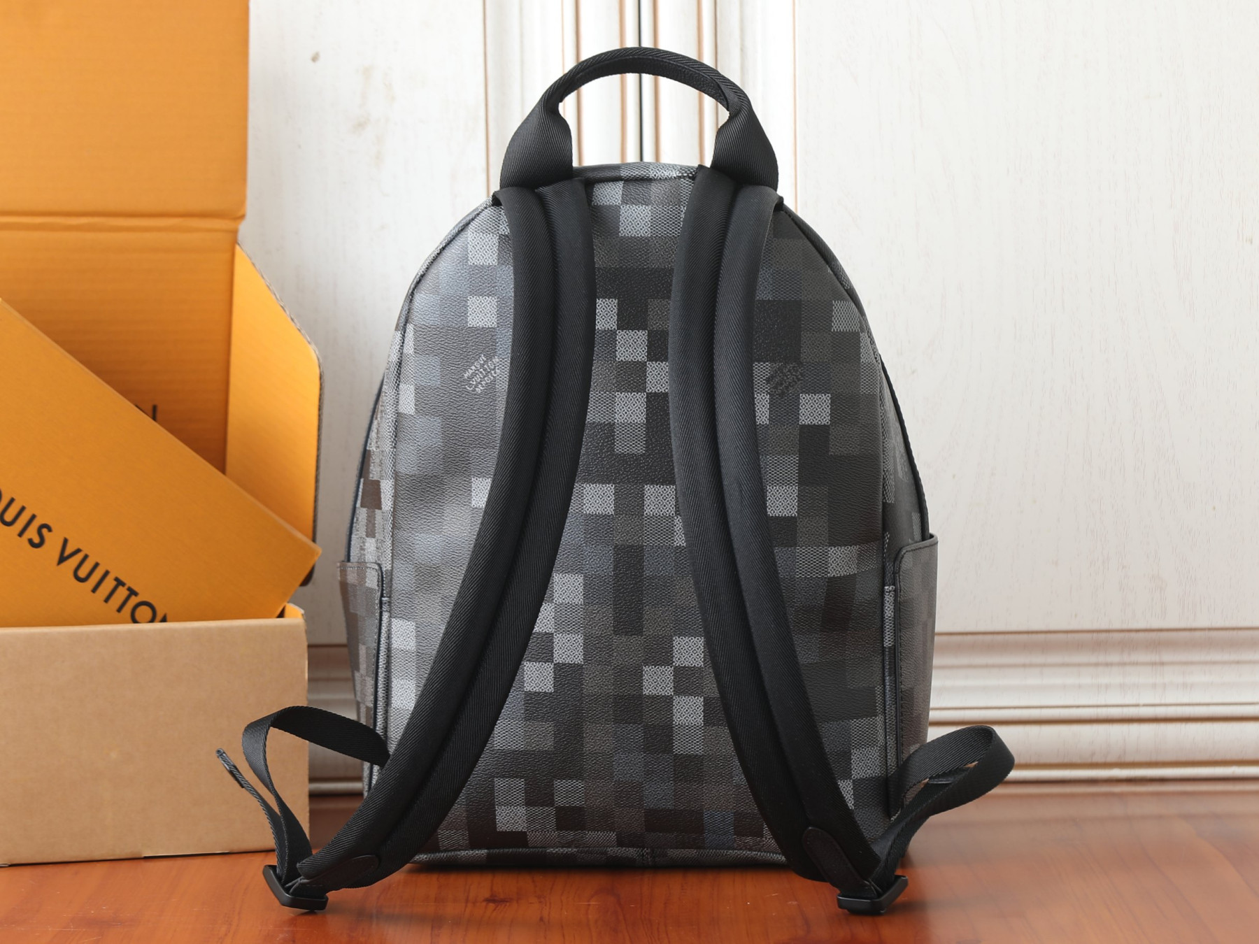 LV Discovery Backpack PM M28789 31x42x17cm