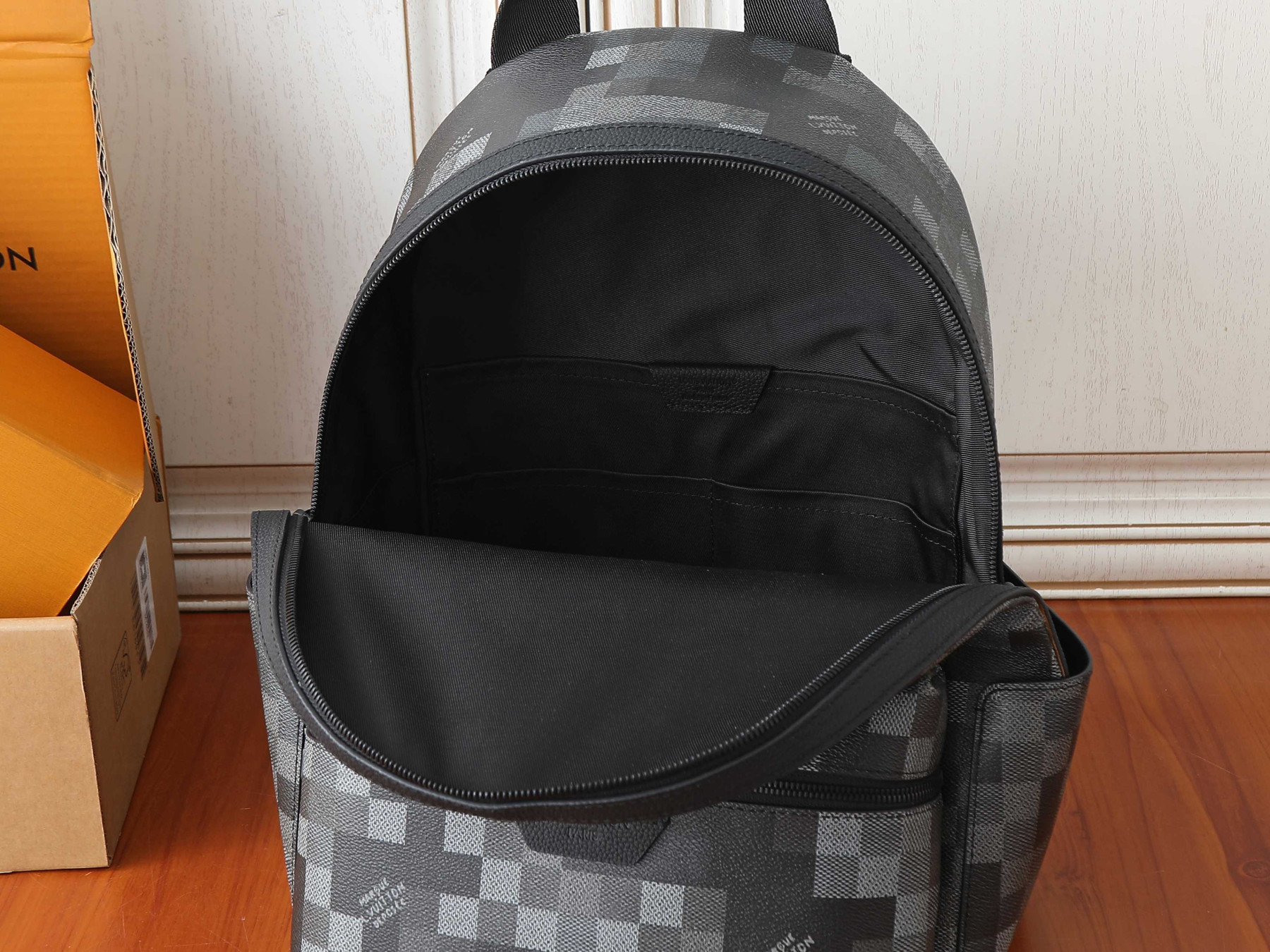 LV Discovery Backpack PM M28789 31x42x17cm