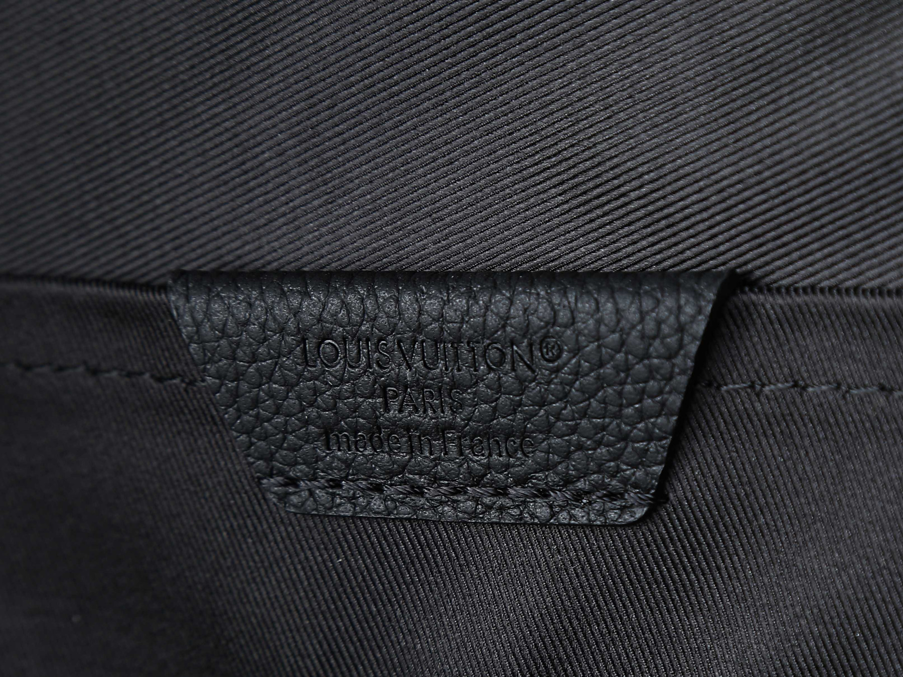 LV Discovery Backpack PM M28789 31x42x17cm