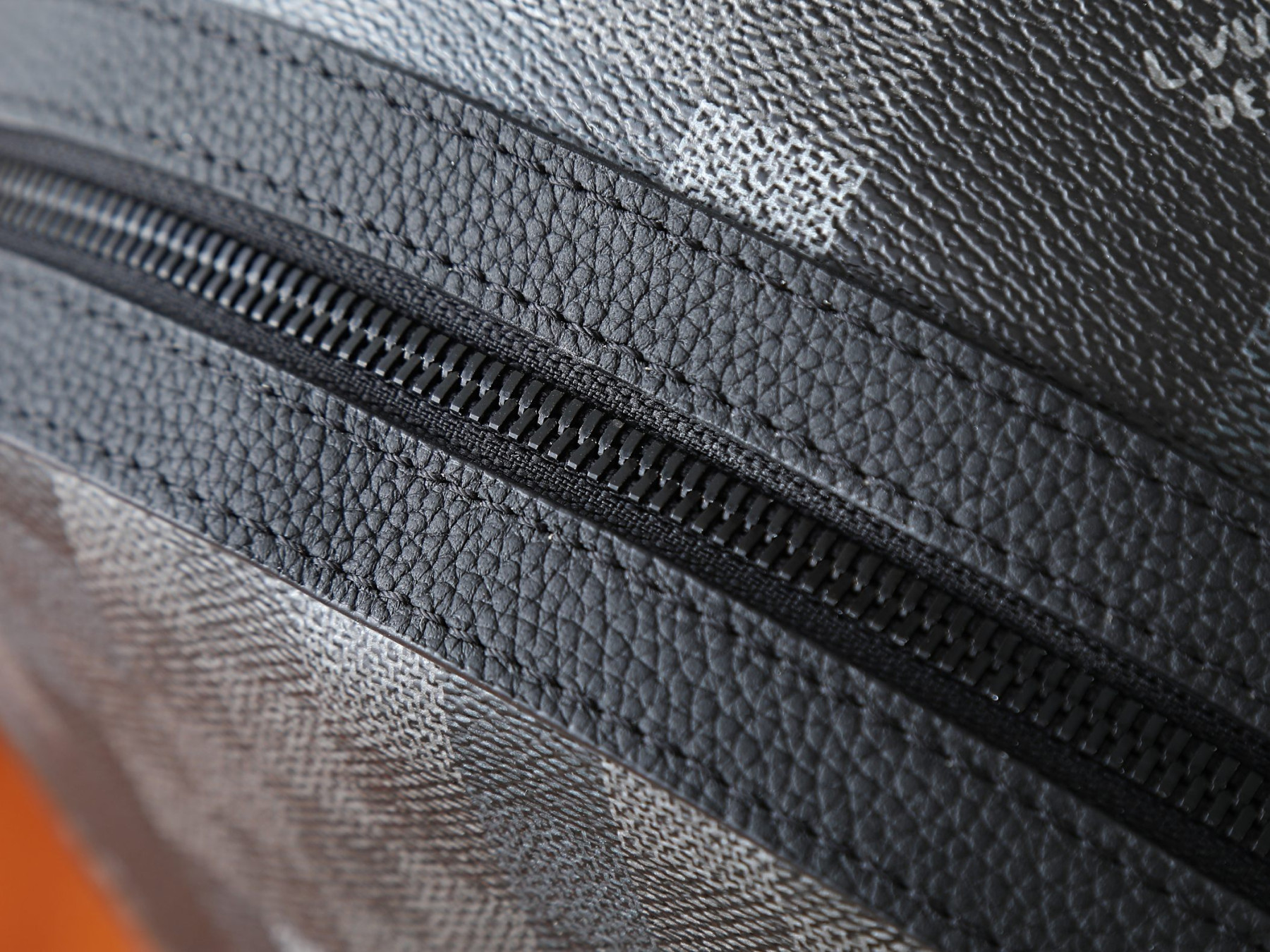 LV Discovery Backpack PM M28789 31x42x17cm
