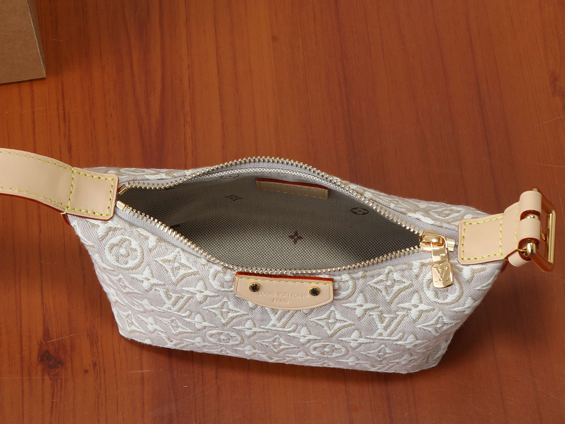 LV Pochette Hills M29879 18.5x11x6.5cm