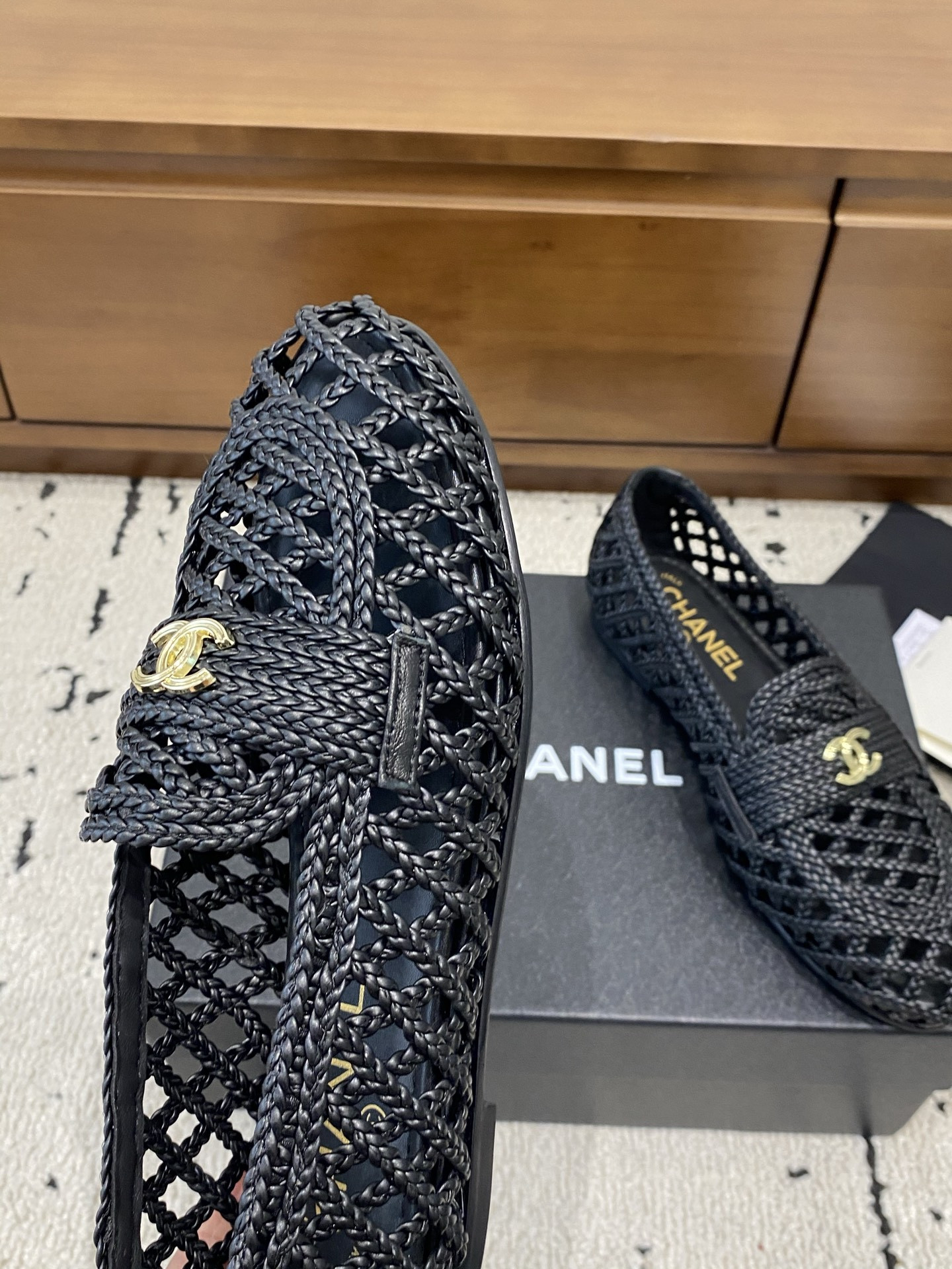 ua Ch**el flat shoes