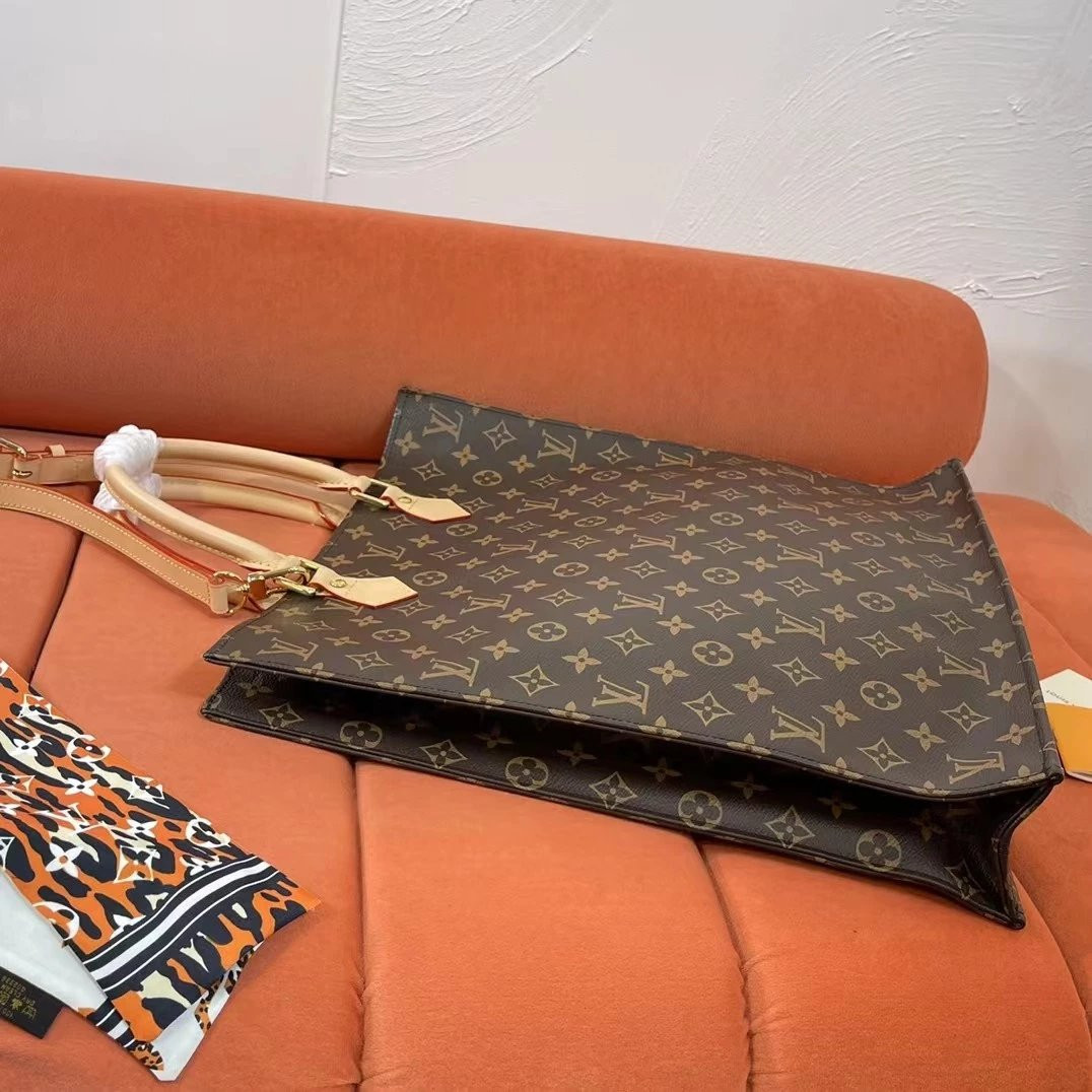 LV L0vis Vvtt0n M62158