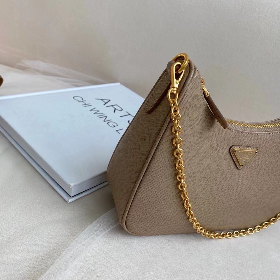 Pra*a HOBO IN LEATHER